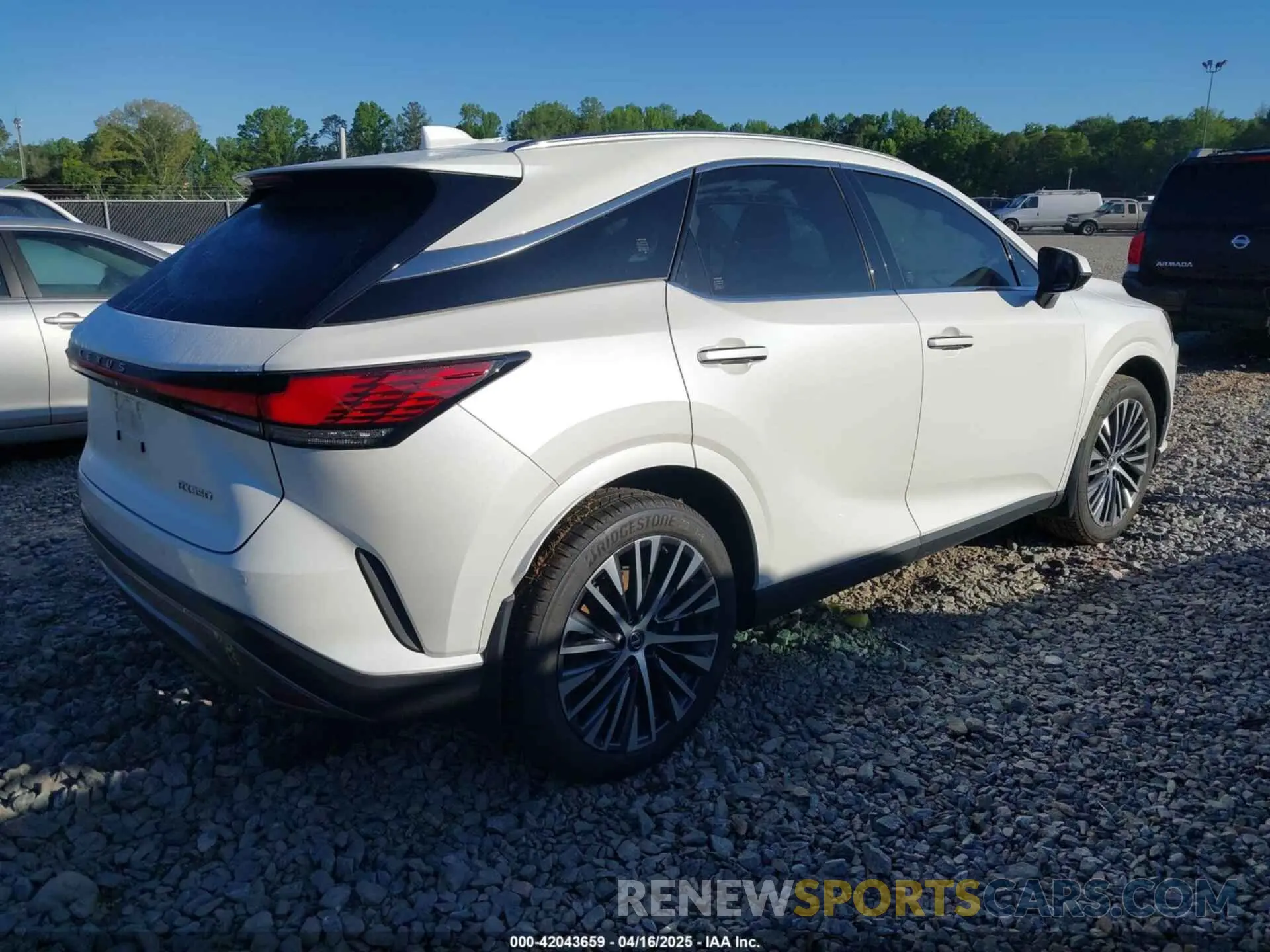 4 Фотография поврежденного автомобиля JTJCHMAA7P2002716 LEXUS RX 350 2023