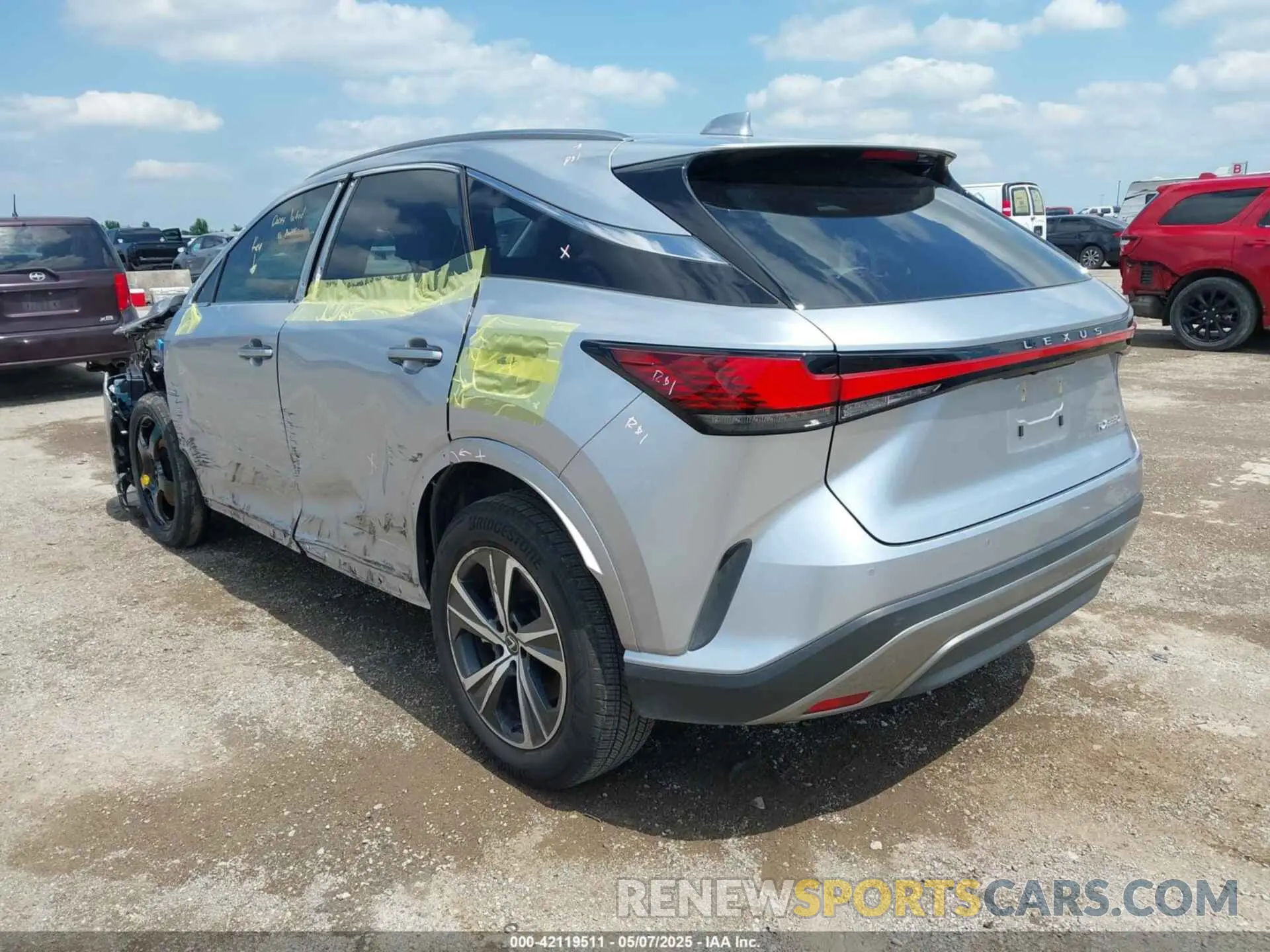 3 Фотография поврежденного автомобиля JTJCHMAA8P2000246 LEXUS RX 350 2023