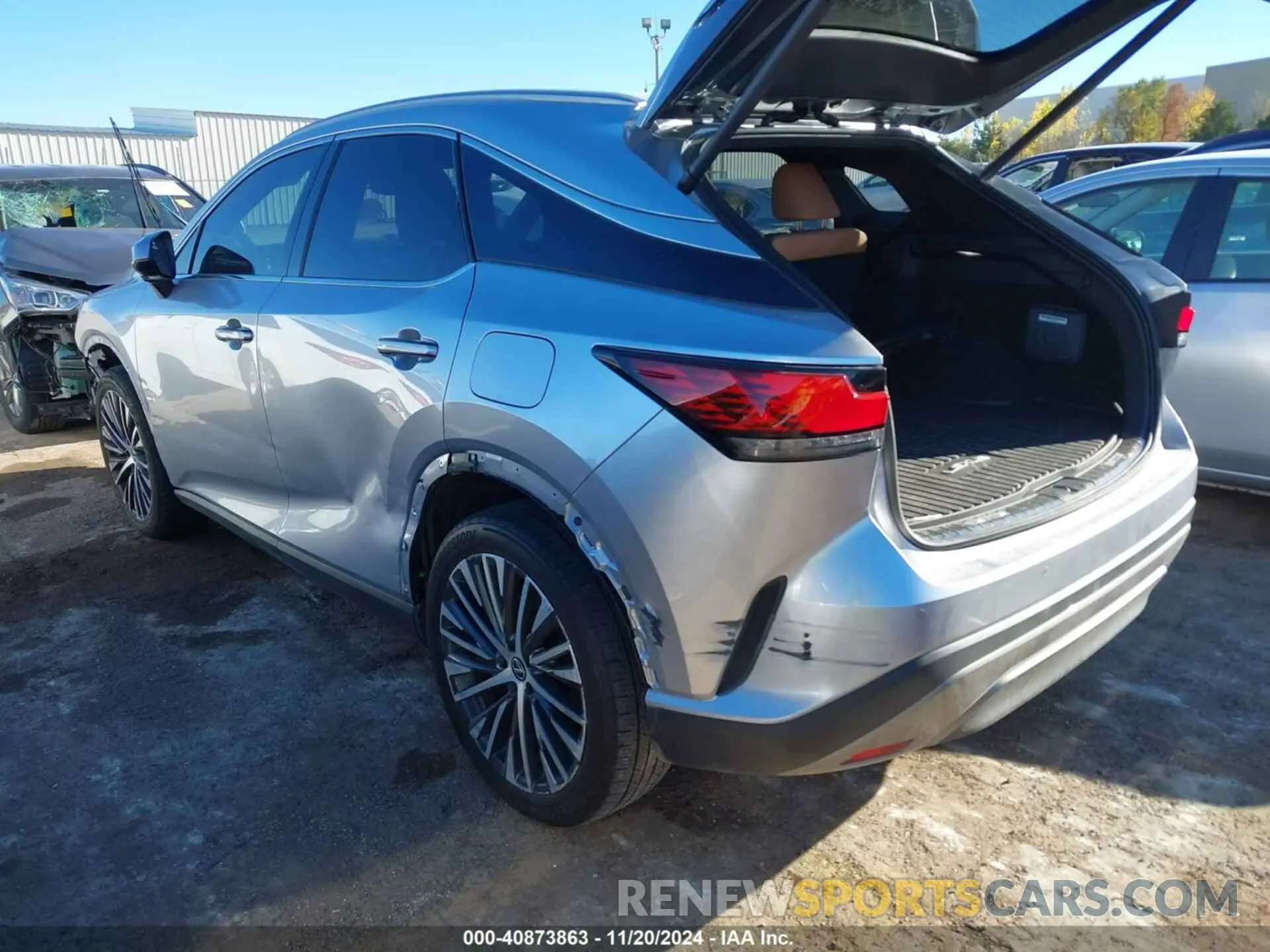 3 Фотография поврежденного автомобиля JTJCHMAA8P2008363 LEXUS RX 350 2023