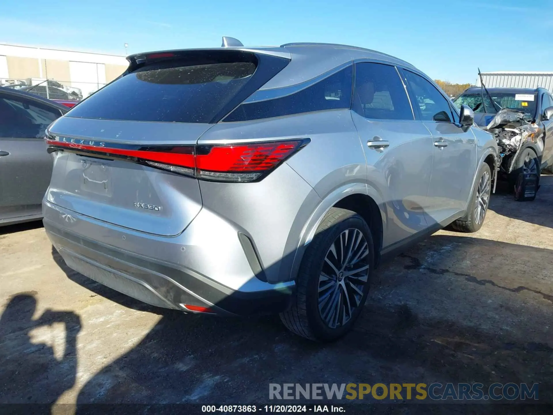 4 Фотография поврежденного автомобиля JTJCHMAA8P2008363 LEXUS RX 350 2023