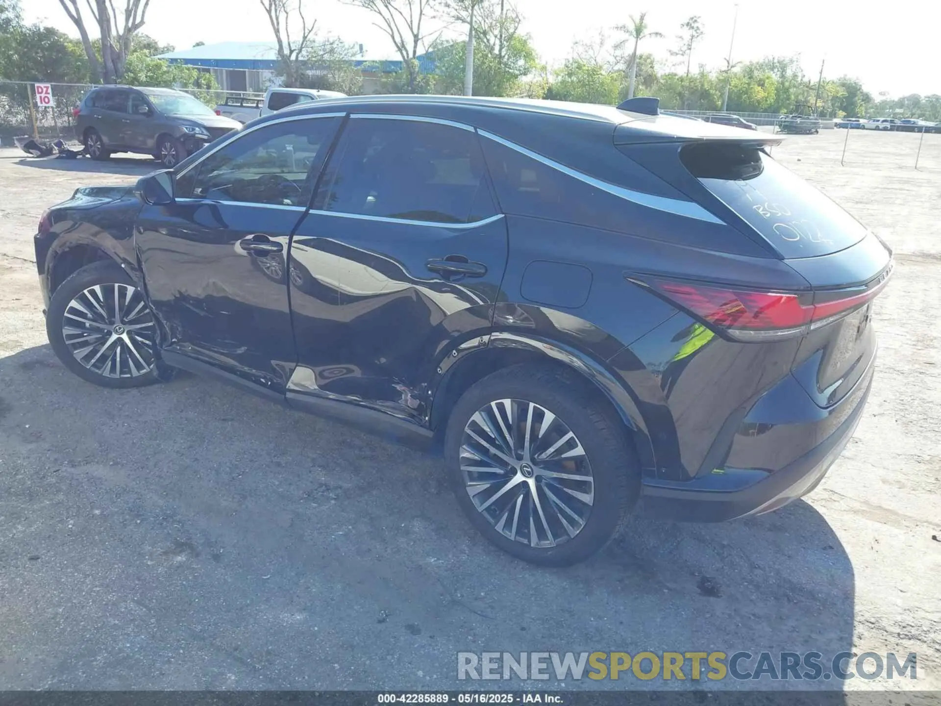 3 Фотография поврежденного автомобиля 2T2BAMBA1RC040122 LEXUS RX 350 2024