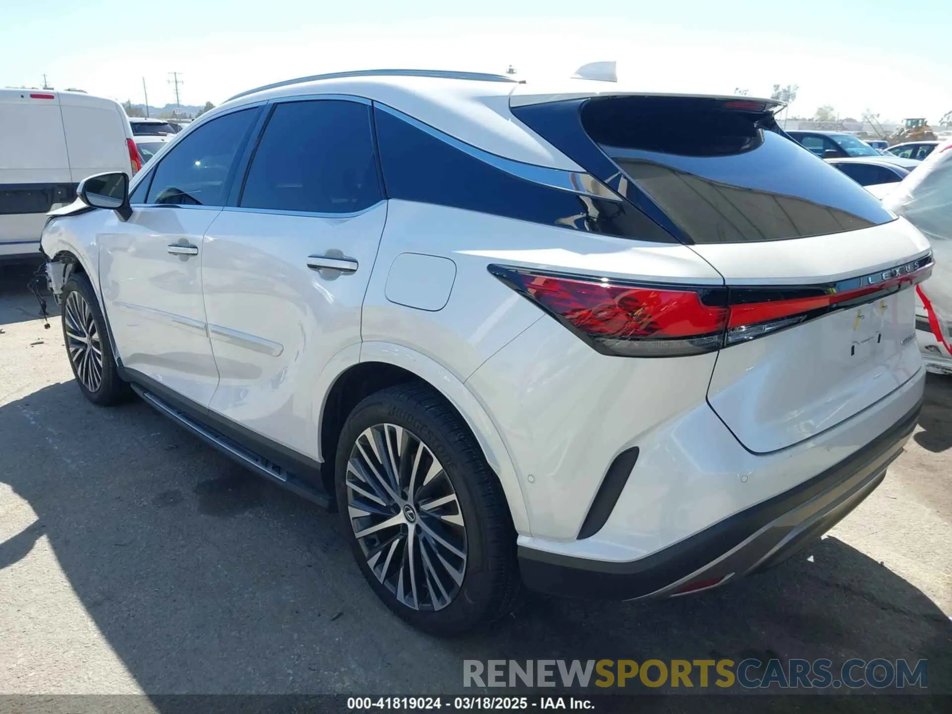 3 Фотография поврежденного автомобиля 2T2BAMBA3RC022849 LEXUS RX 350 2024