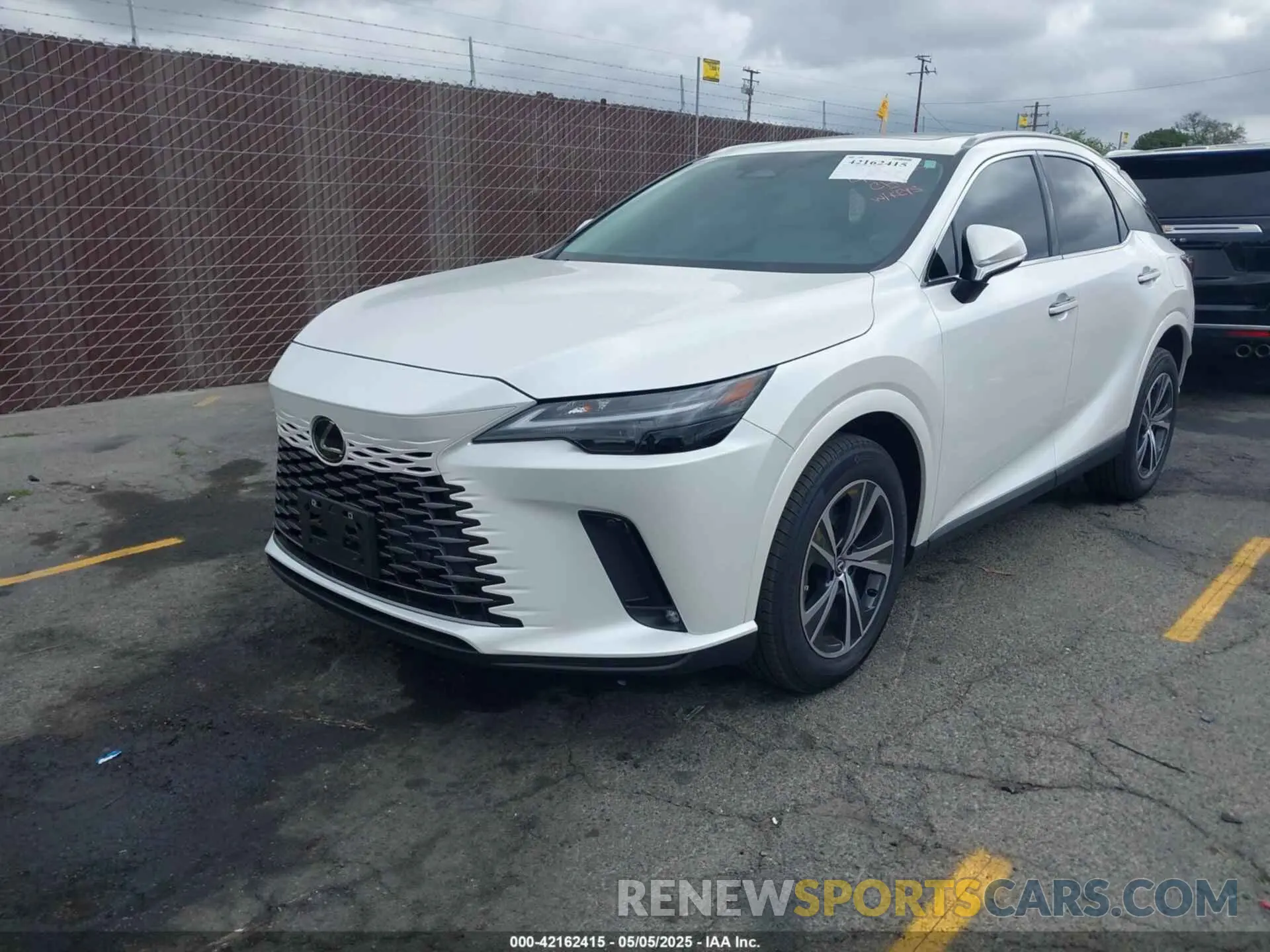 2 Фотография поврежденного автомобиля 2T2BAMBA5RC043718 LEXUS RX 350 2024