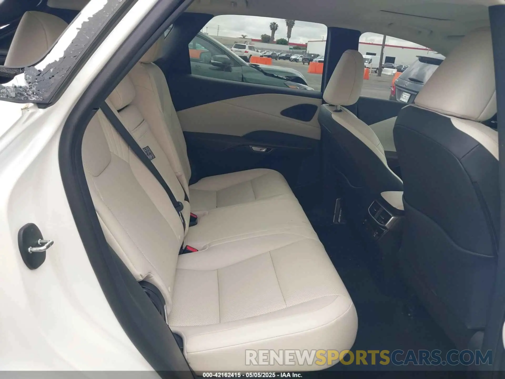 8 Фотография поврежденного автомобиля 2T2BAMBA5RC043718 LEXUS RX 350 2024
