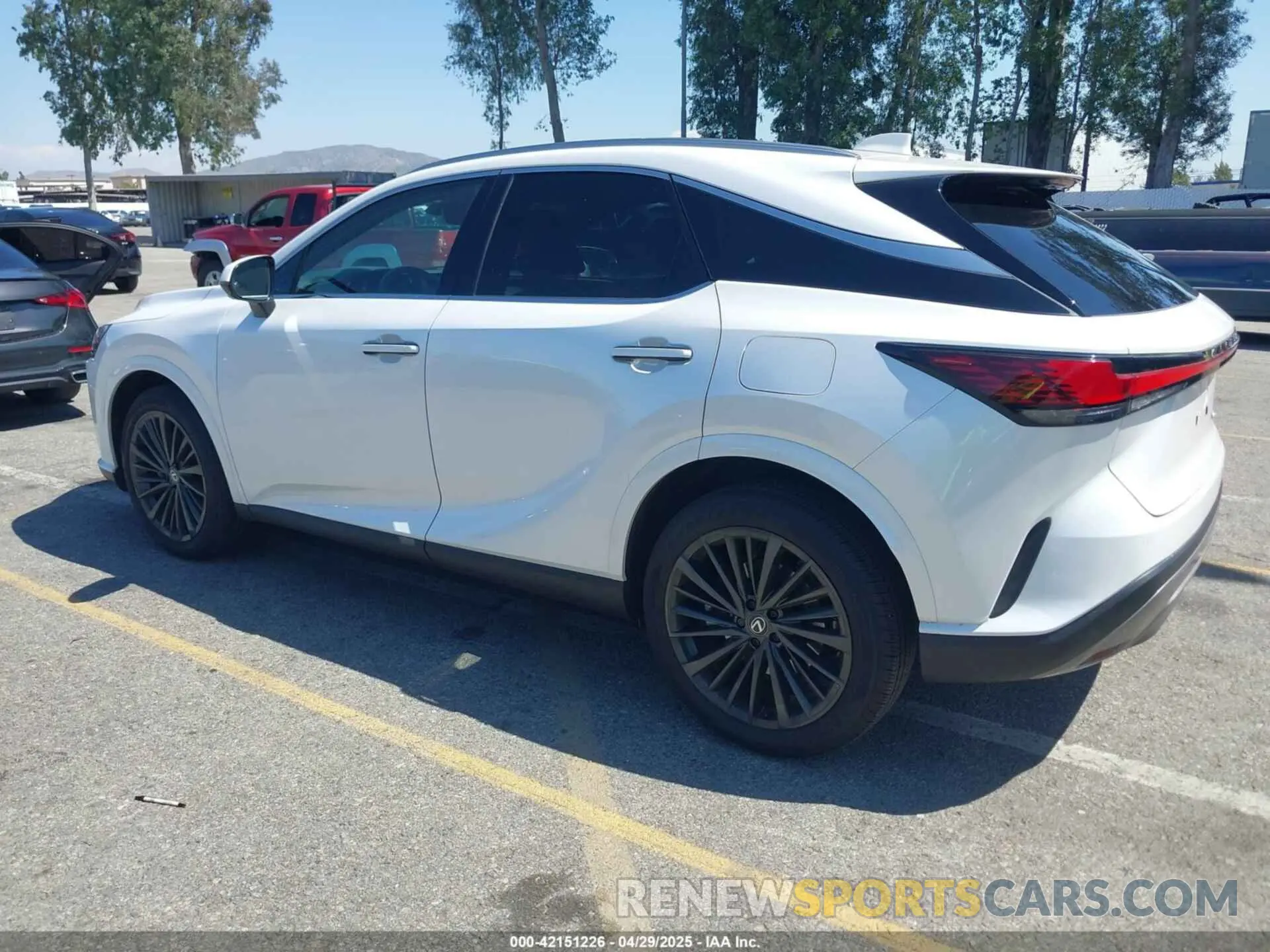 3 Фотография поврежденного автомобиля 2T2BAMBAXRC042872 LEXUS RX 350 2024
