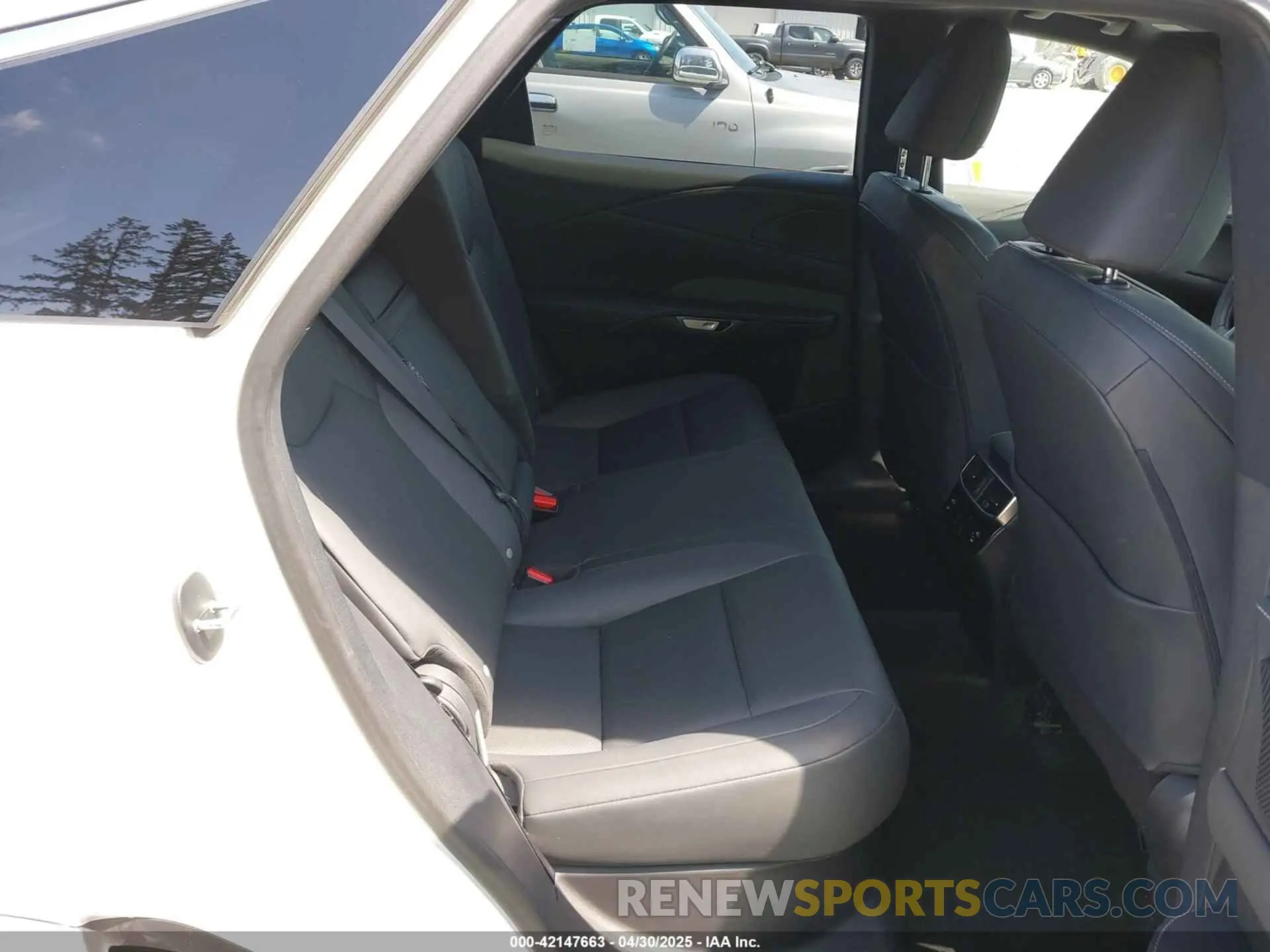 8 Фотография поврежденного автомобиля 2T2BAMCA1RC043570 LEXUS RX 350 2024