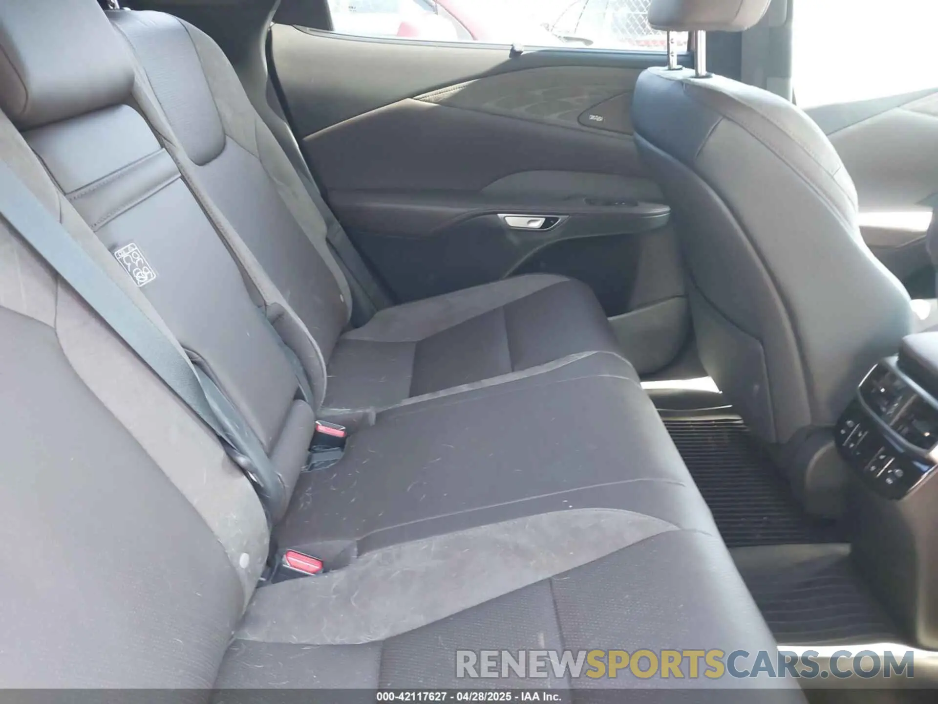 8 Фотография поврежденного автомобиля 2T2BAMCA6RC049946 LEXUS RX 350 2024