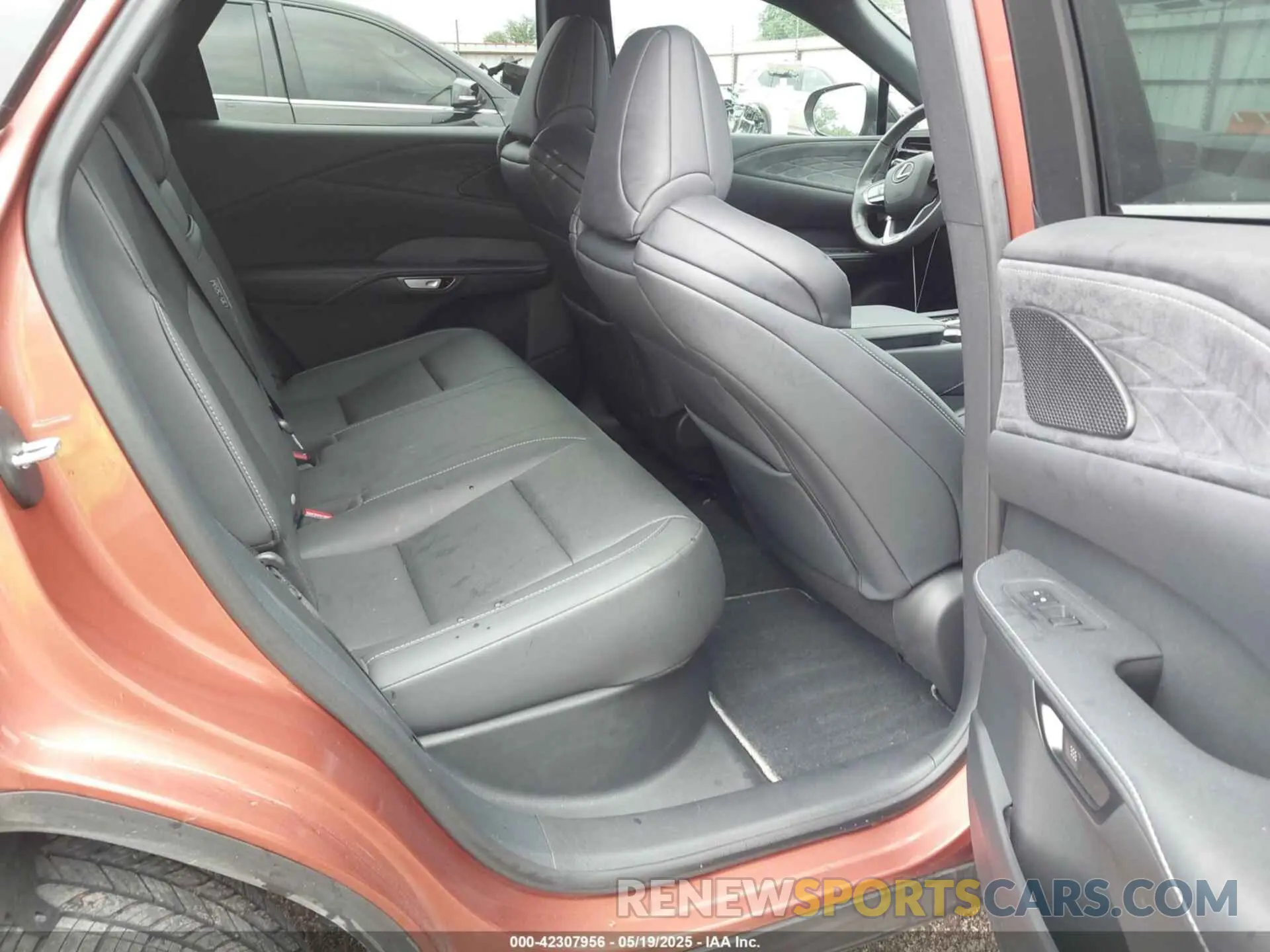 8 Фотография поврежденного автомобиля 2T2BAMCA7RC054055 LEXUS RX 350 2024