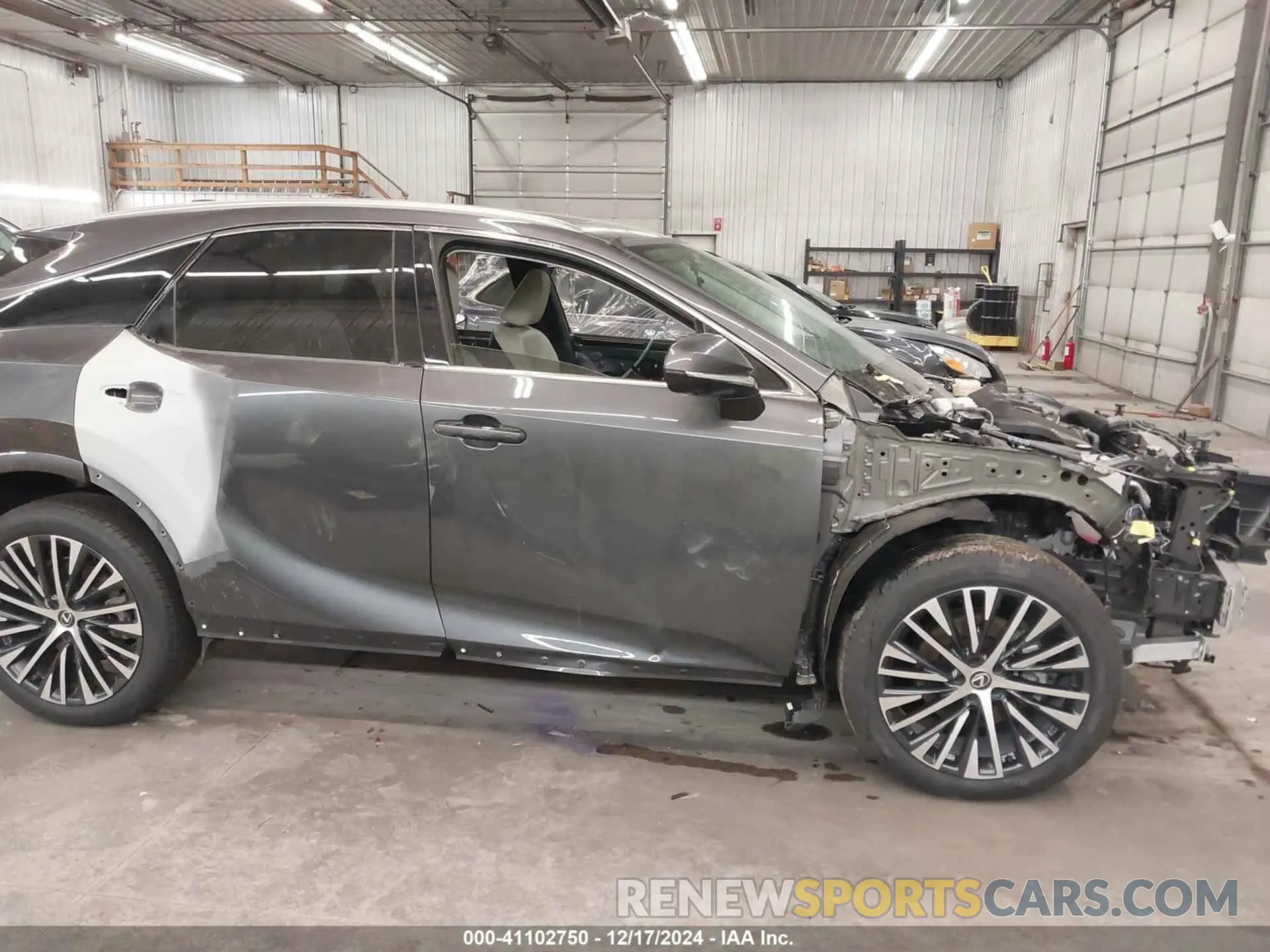 18 Фотография поврежденного автомобиля 2T2BAMCA9RC052971 LEXUS RX 350 2024