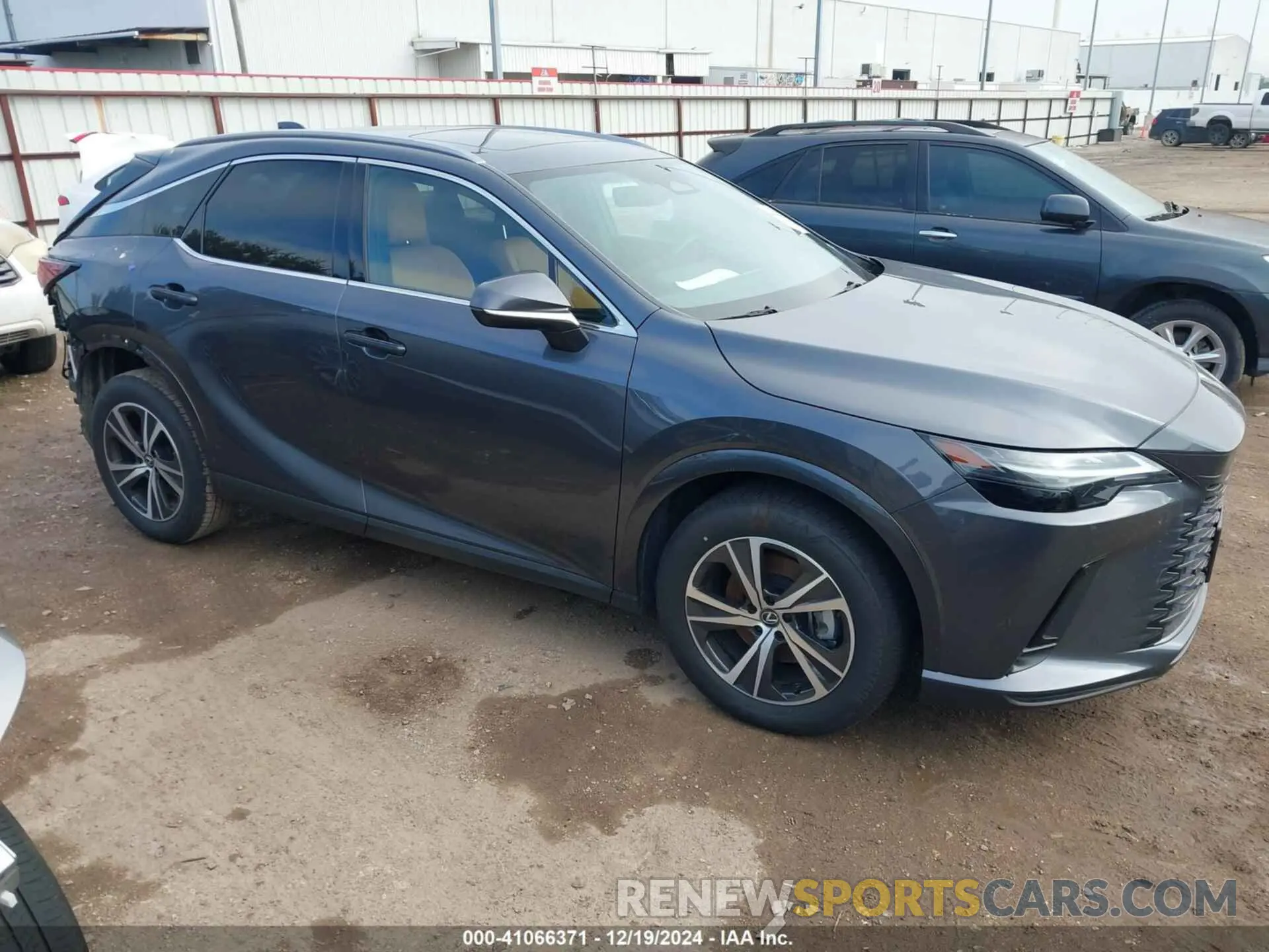 1 Фотография поврежденного автомобиля JTJCHMAA3R2015224 LEXUS RX 350 2024