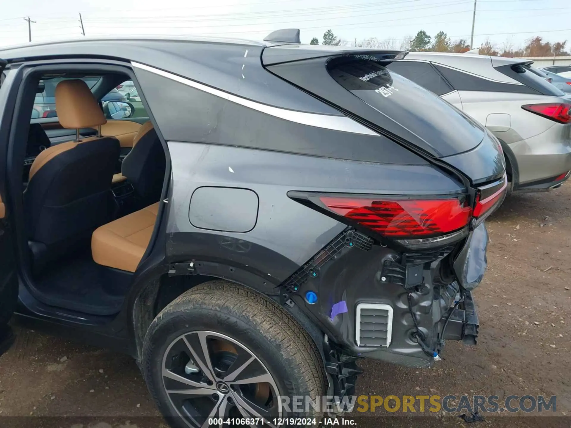 17 Фотография поврежденного автомобиля JTJCHMAA3R2015224 LEXUS RX 350 2024