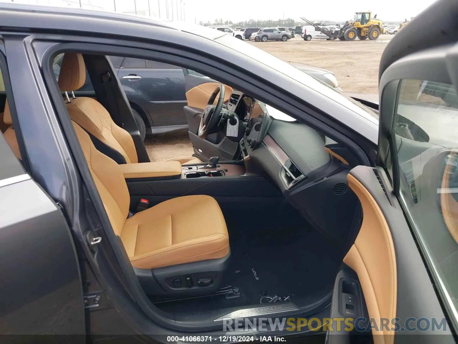 5 Фотография поврежденного автомобиля JTJCHMAA3R2015224 LEXUS RX 350 2024