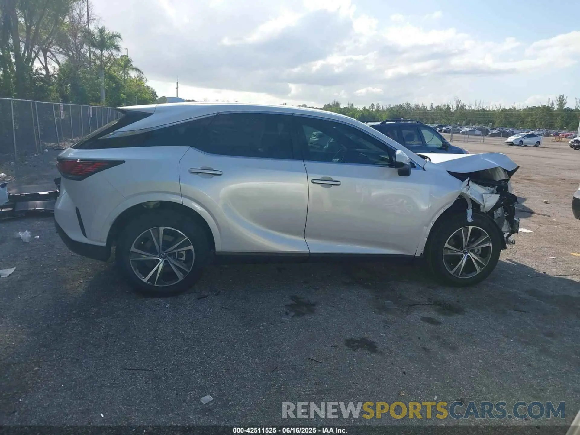 14 Фотография поврежденного автомобиля 2T2BAMBA6SC053549 LEXUS RX 350 2025