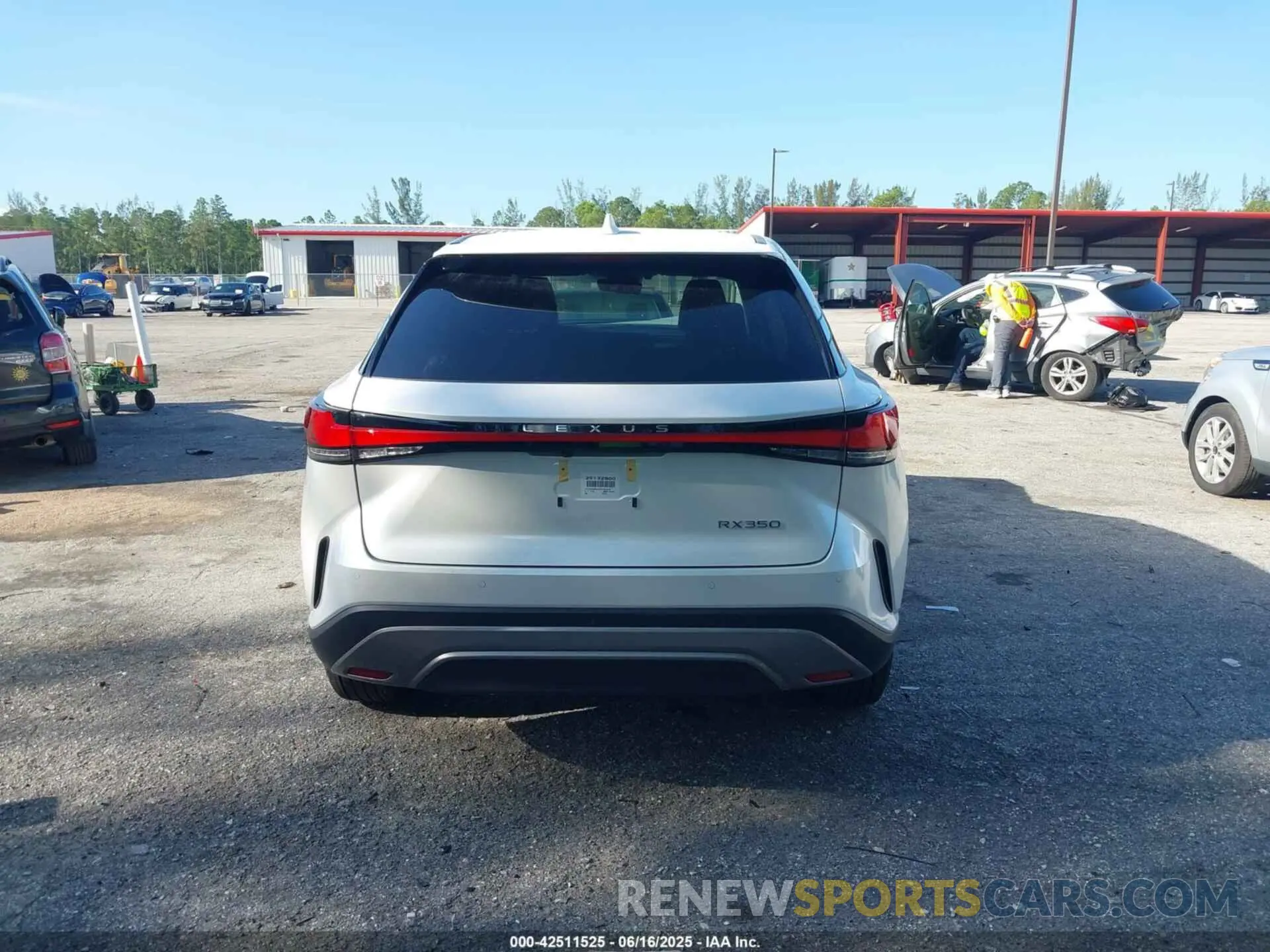 17 Фотография поврежденного автомобиля 2T2BAMBA6SC053549 LEXUS RX 350 2025
