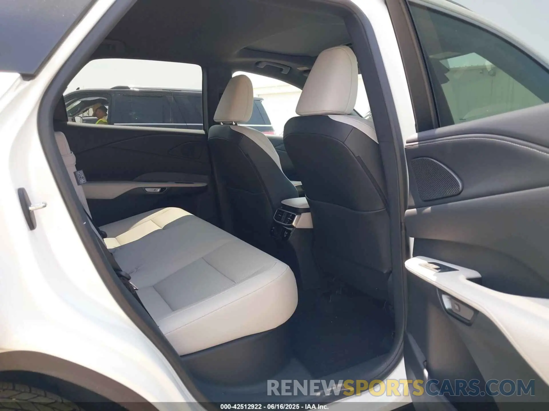 8 Фотография поврежденного автомобиля 2T2BAMCA4SC089559 LEXUS RX 350 2025