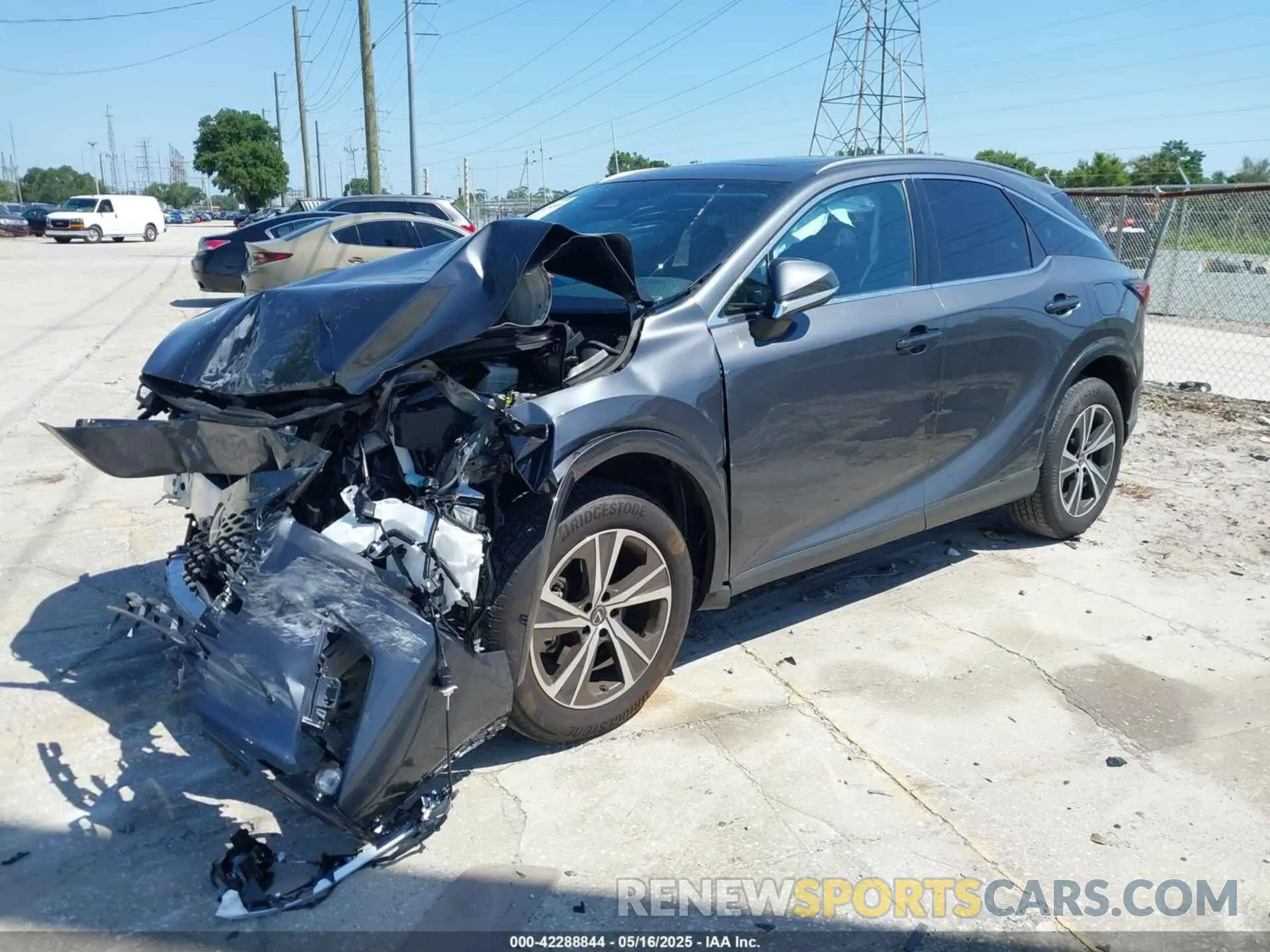2 Фотография поврежденного автомобиля JTJCHMAA3S2022146 LEXUS RX 350 2025