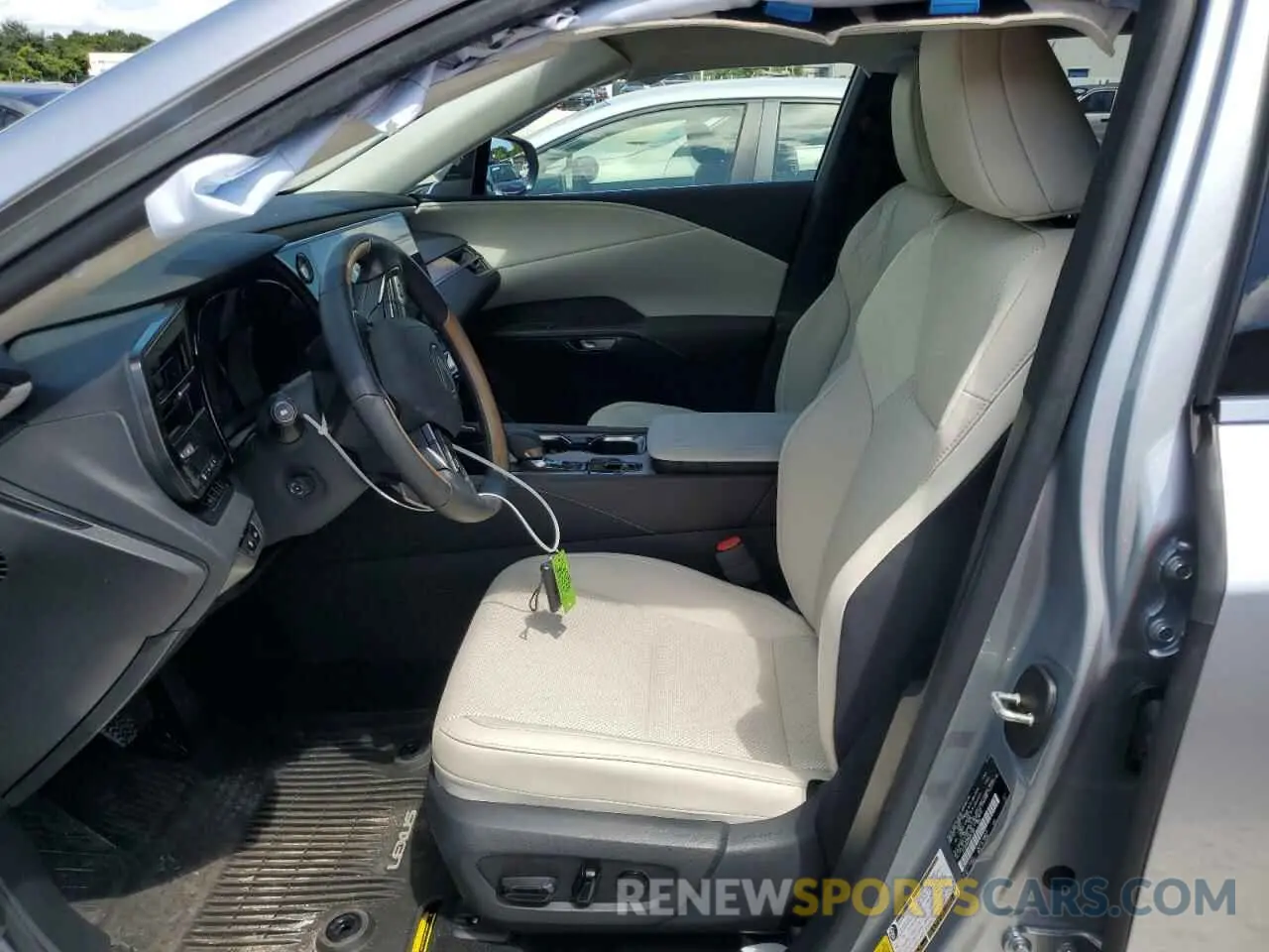 7 Фотография поврежденного автомобиля JTJCHMAA5R2017881 LEXUS RX 350 PRE 2024