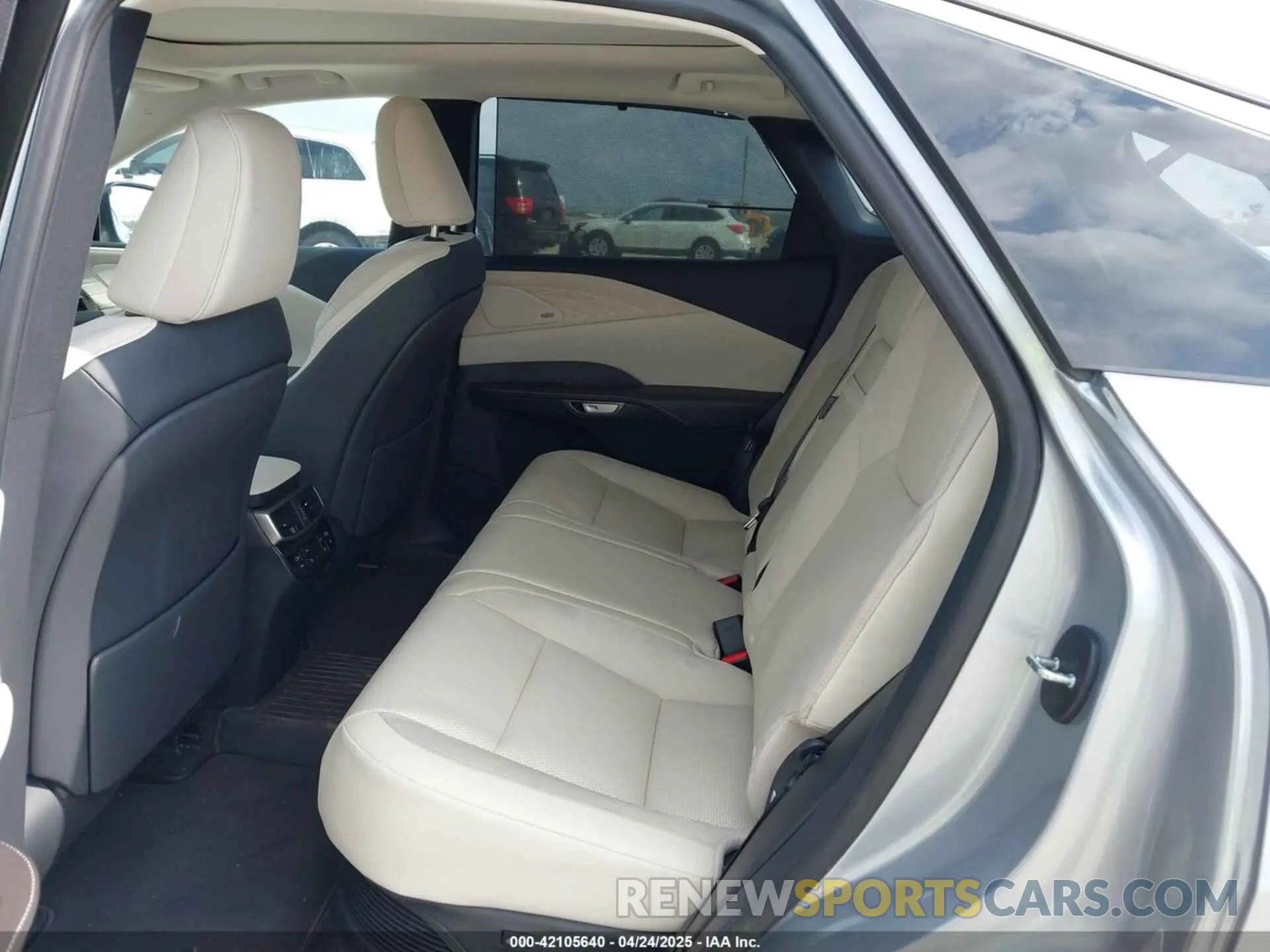 8 Фотография поврежденного автомобиля 2T2BBMCA8PC022516 LEXUS RX 350H 2023