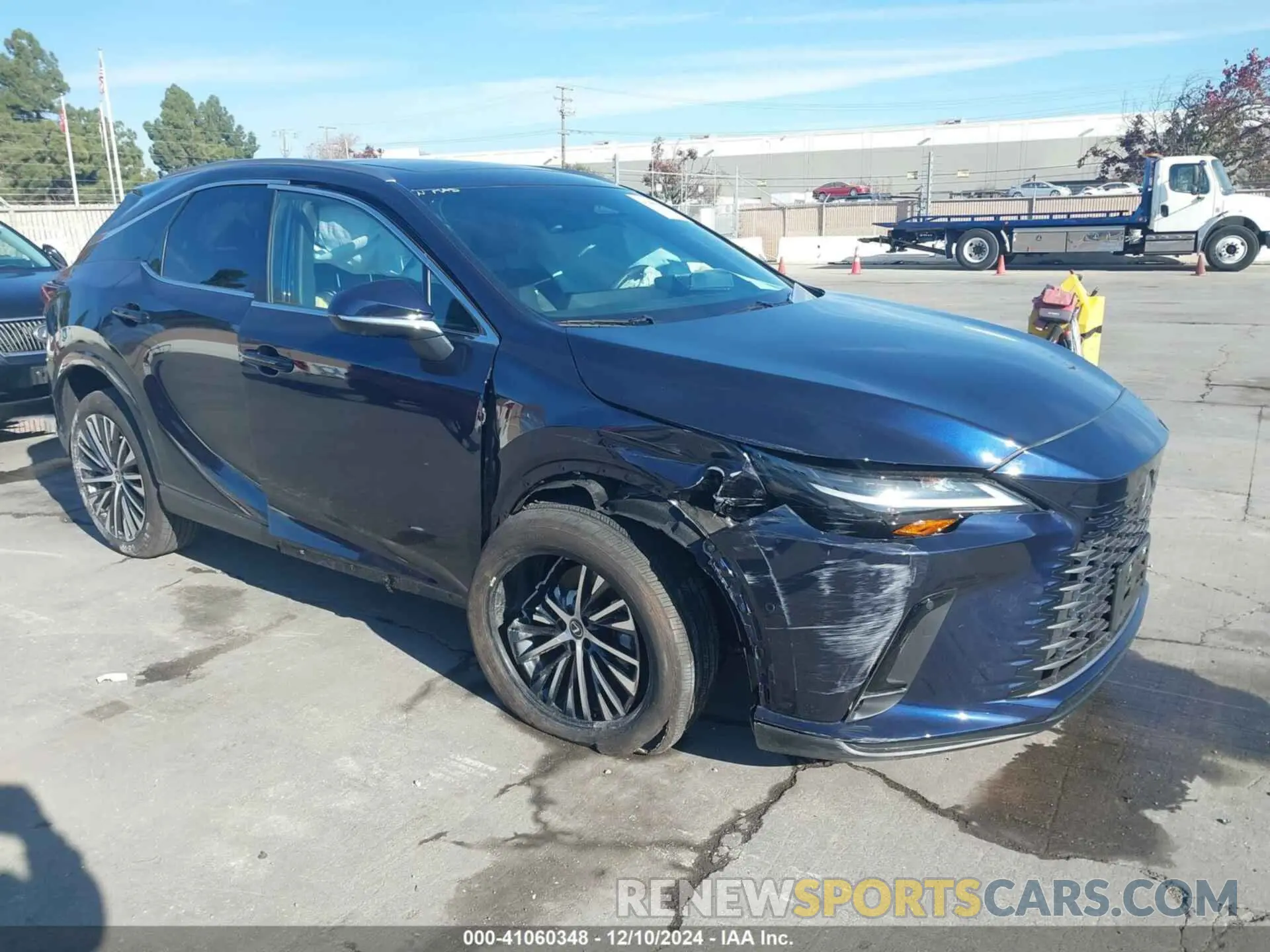 1 Фотография поврежденного автомобиля 2T2BBMCA8RC032689 LEXUS RX 350H 2024