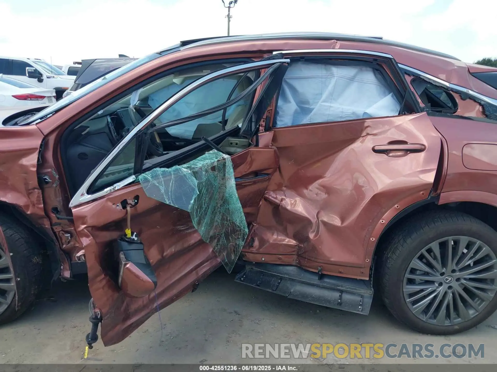 13 Фотография поврежденного автомобиля 2T2BBMCAXRC054497 LEXUS RX 350H 2024
