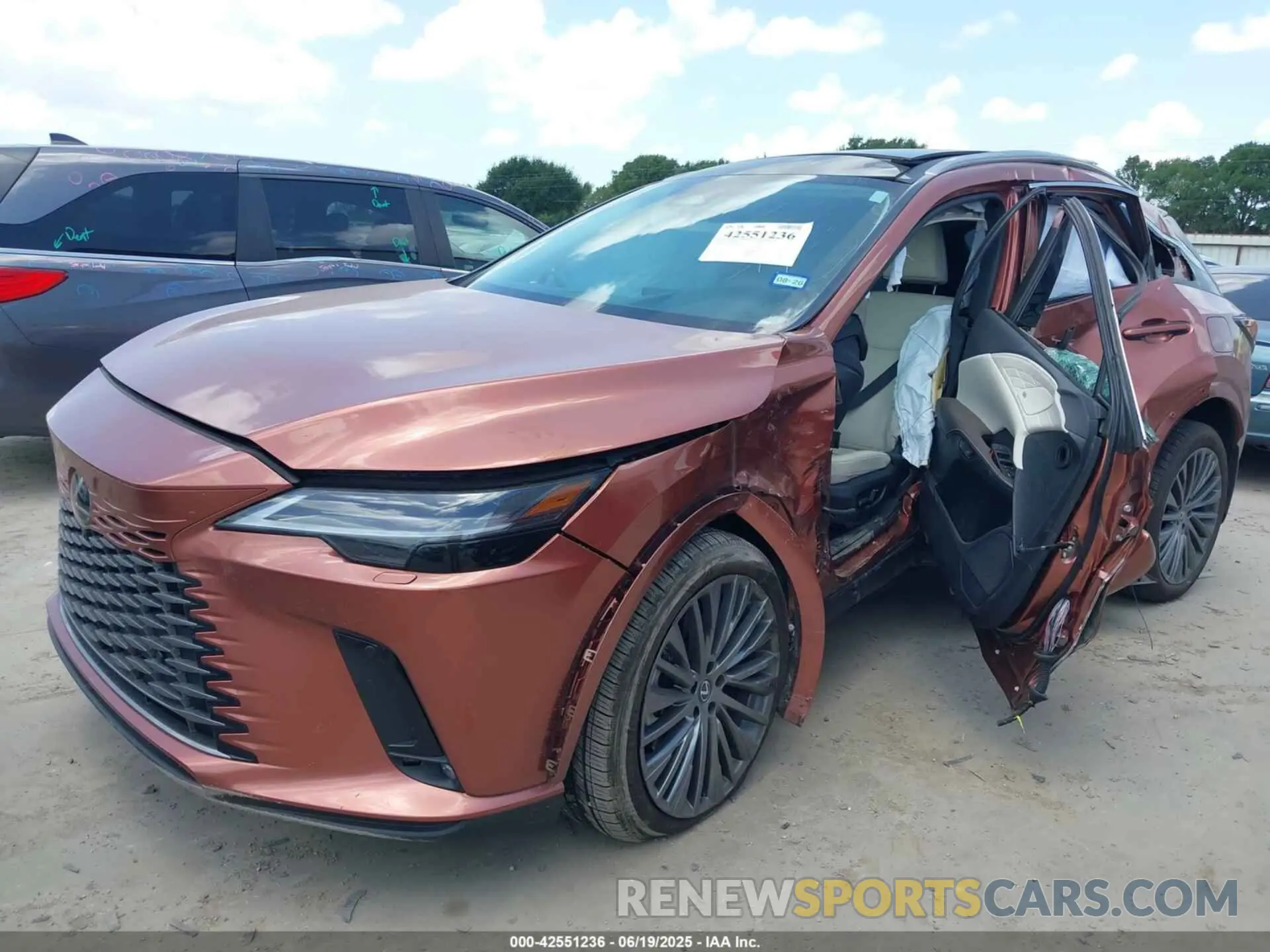 2 Фотография поврежденного автомобиля 2T2BBMCAXRC054497 LEXUS RX 350H 2024