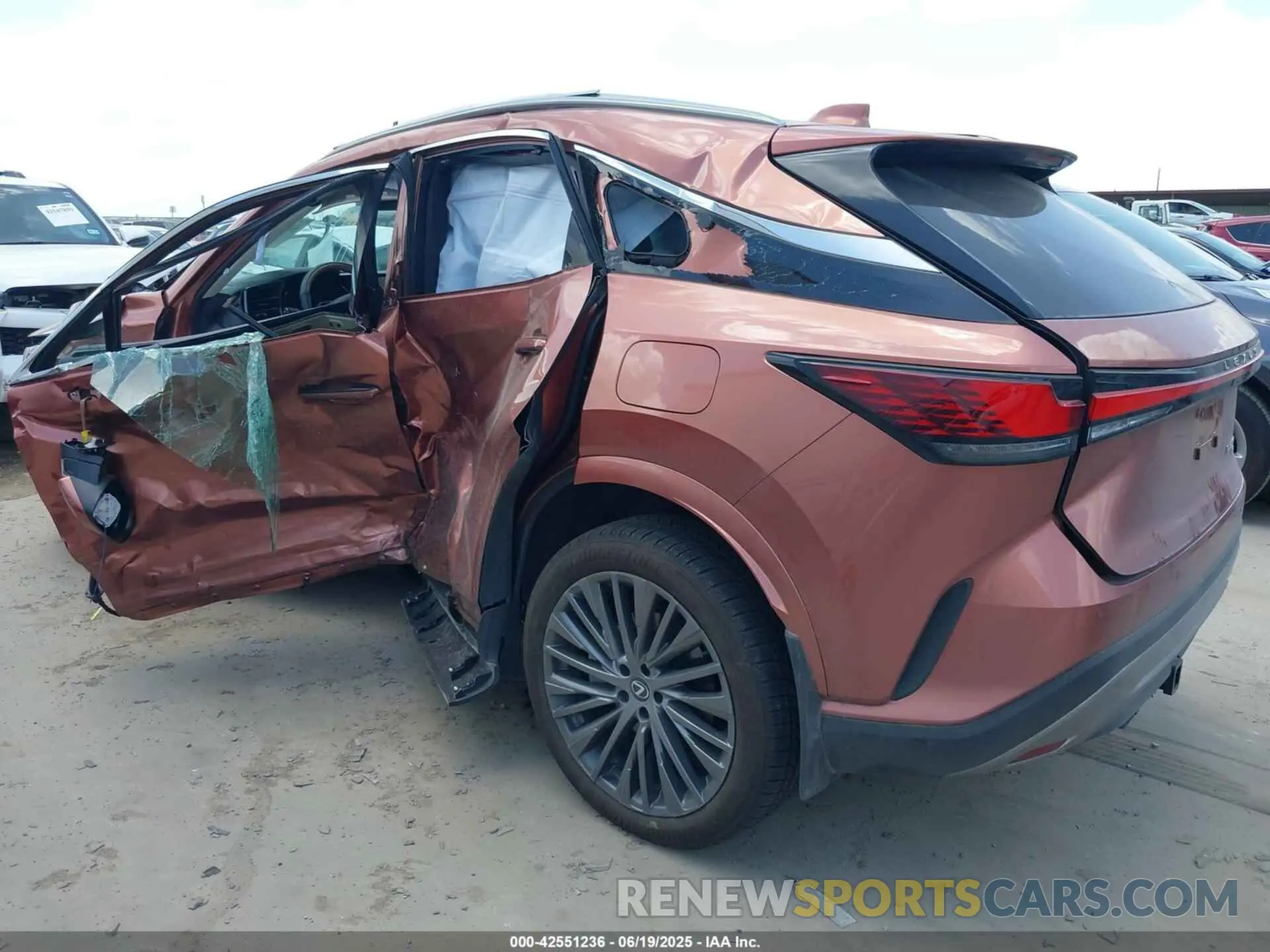 3 Фотография поврежденного автомобиля 2T2BBMCAXRC054497 LEXUS RX 350H 2024