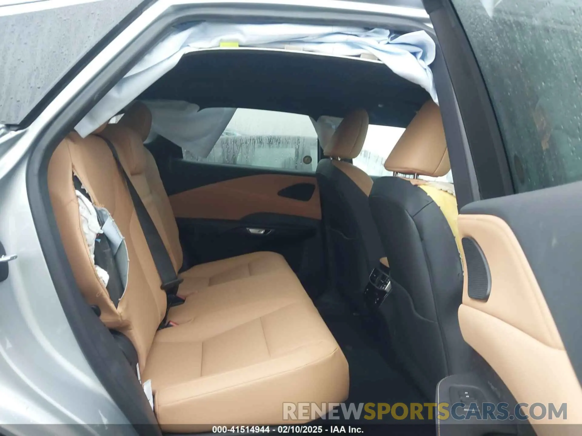 8 Фотография поврежденного автомобиля 2T2BBMCA2SC070392 LEXUS RX 350H 2025