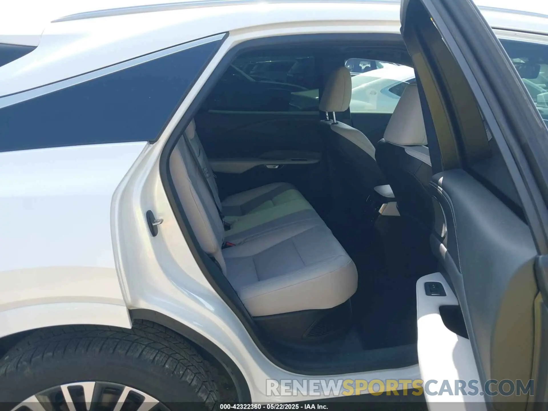 8 Фотография поврежденного автомобиля 2T2BBMCA7SC071814 LEXUS RX 350H 2025