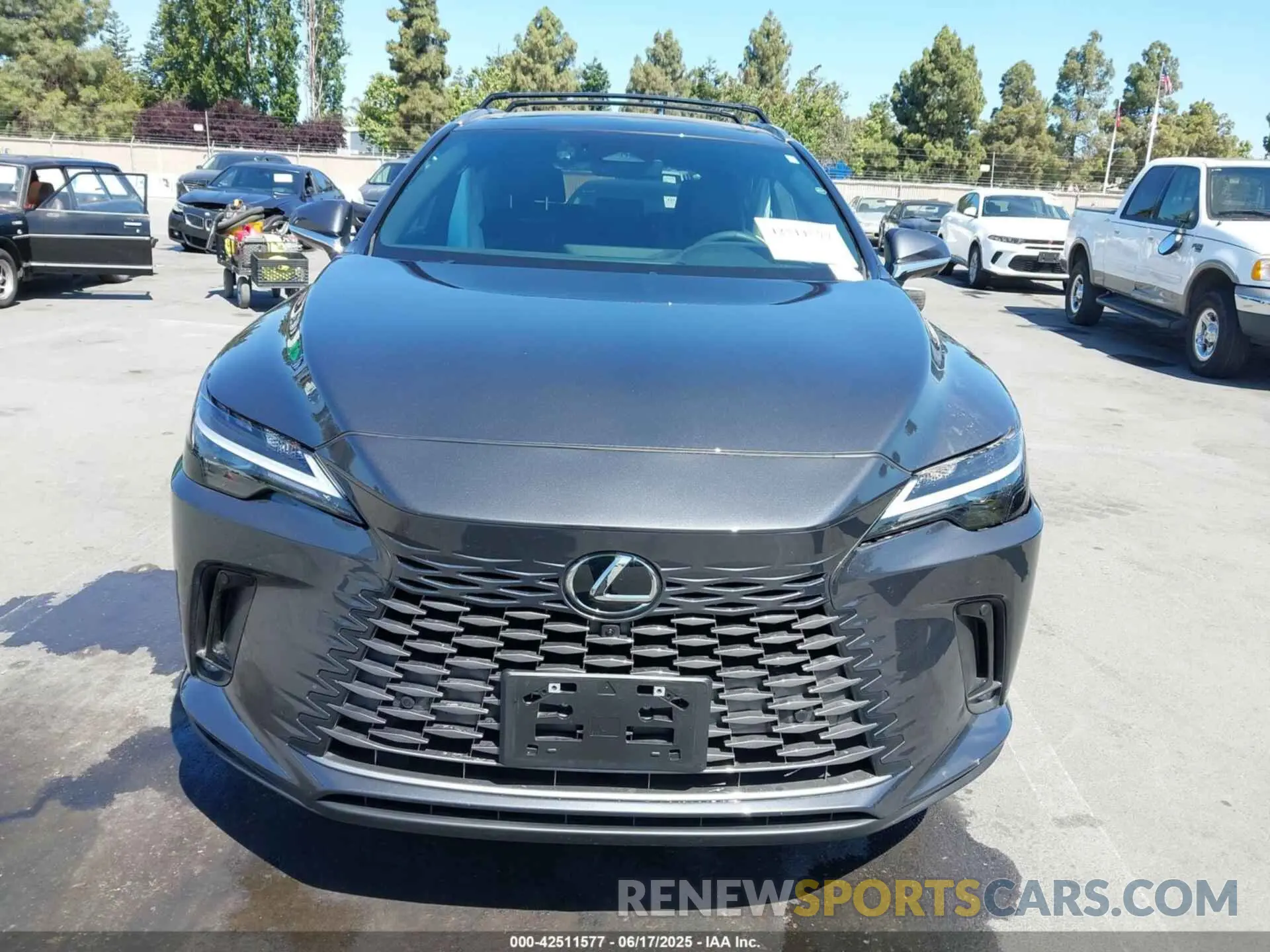 12 Фотография поврежденного автомобиля 2T2BBMCA8SC070896 LEXUS RX 350H 2025