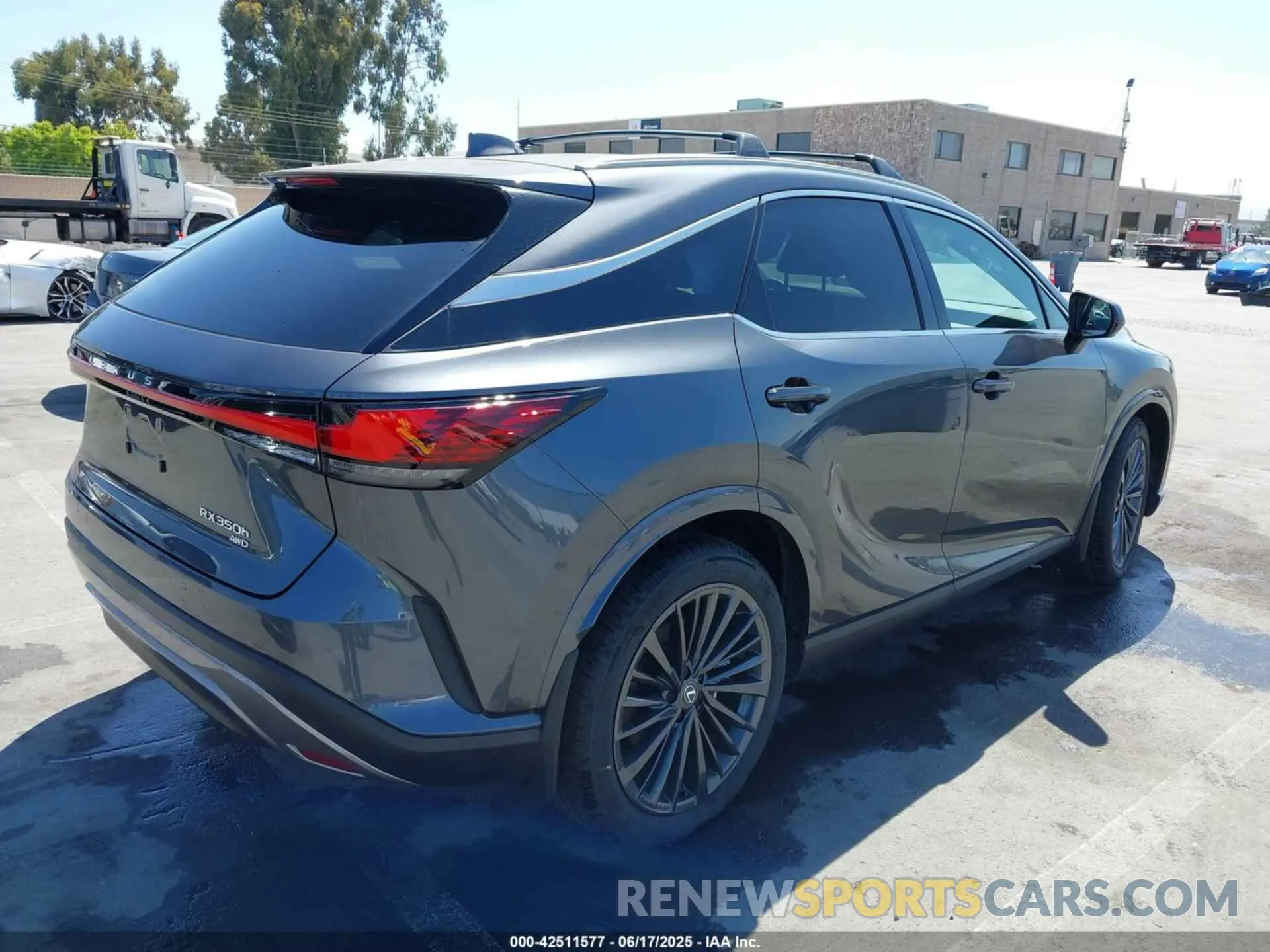 4 Фотография поврежденного автомобиля 2T2BBMCA8SC070896 LEXUS RX 350H 2025