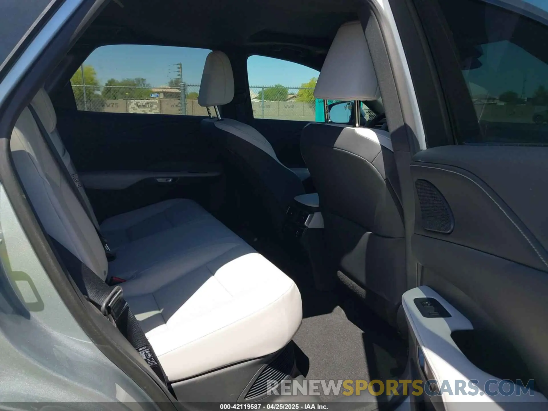 8 Фотография поврежденного автомобиля 2T2BBMCA8SC077573 LEXUS RX 350H 2025