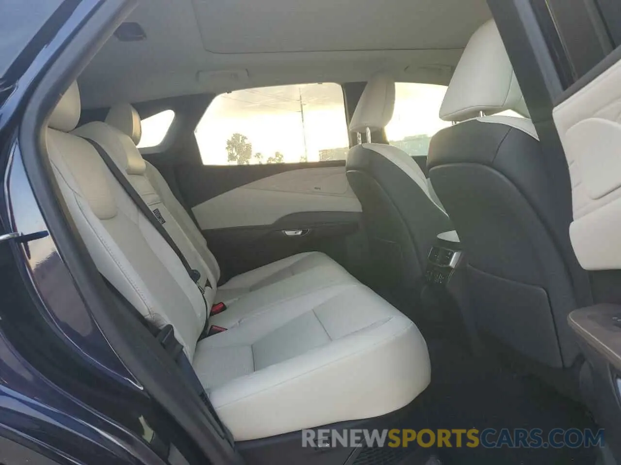11 Фотография поврежденного автомобиля 2T2BBMCA4RC032270 LEXUS RX 350H BA 2024