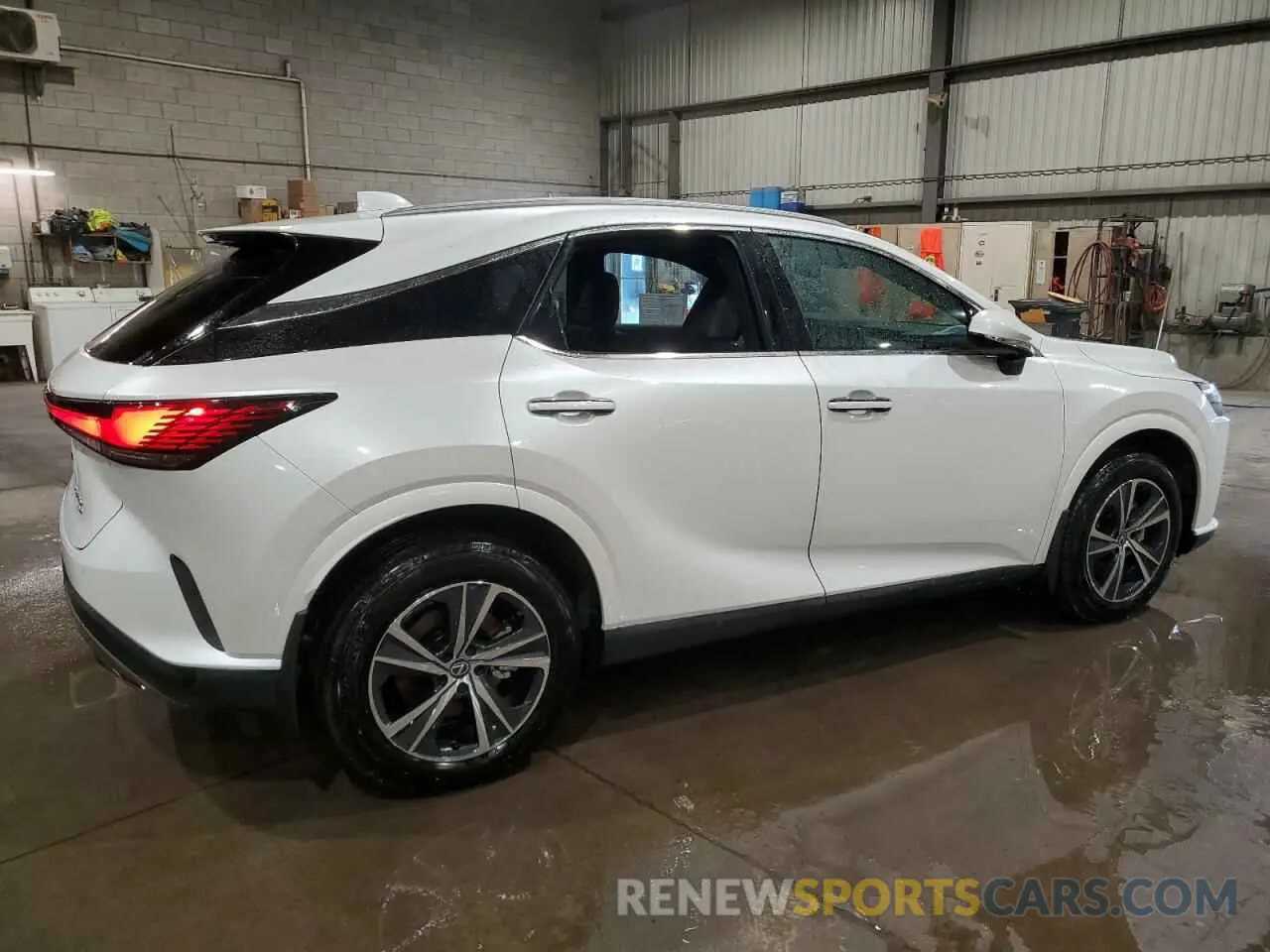 3 Фотография поврежденного автомобиля 2T2BBMCA8RC039156 LEXUS RX 350H BA 2024