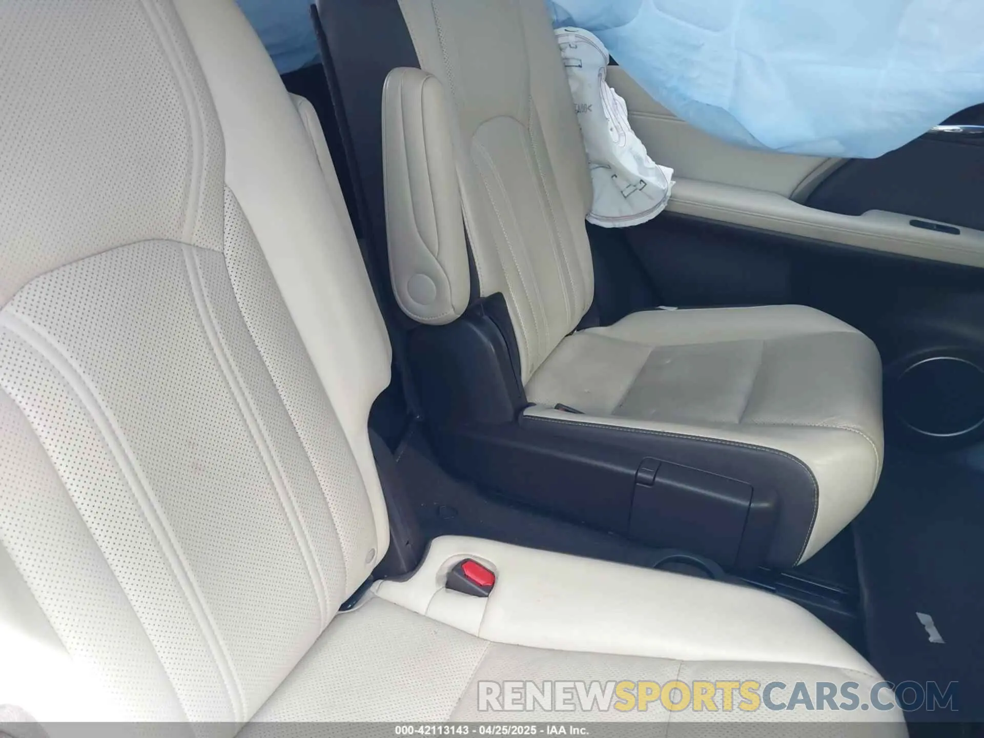 8 Photograph of a damaged car JTJDZKCA4K2019937 LEXUS RX 350L 2019
