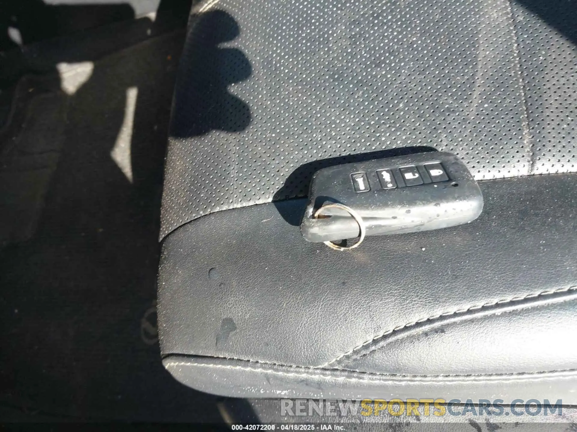 11 Фотография поврежденного автомобиля JTJGZKCA9K2013385 LEXUS RX 350L 2019