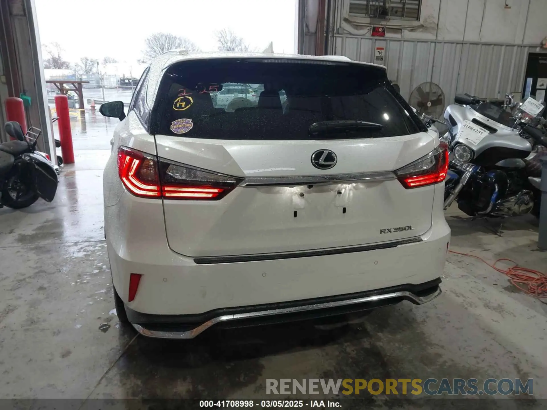 16 Photograph of a damaged car JTJHZKEA4L2016195 LEXUS RX 350L 2020