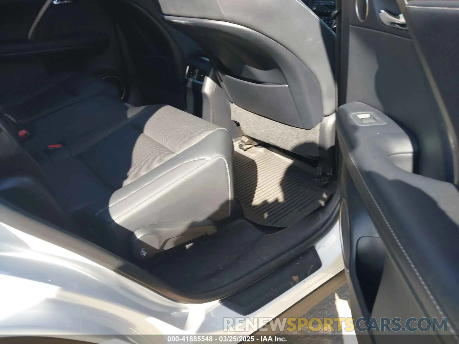 8 Photograph of a damaged car JTJHZKFA2M2030841 LEXUS RX 350L 2021
