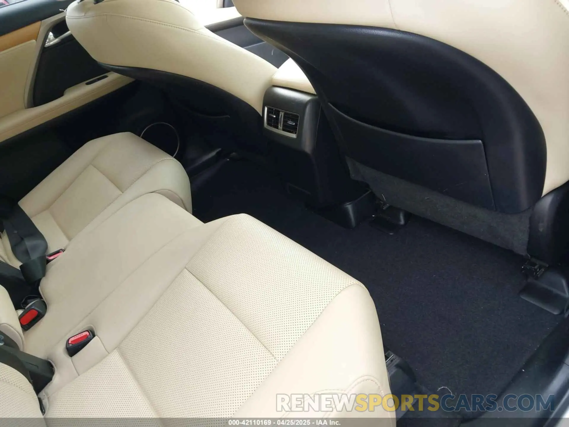 8 Photograph of a damaged car JTJHZKEA0N2023714 LEXUS RX 350L 2022