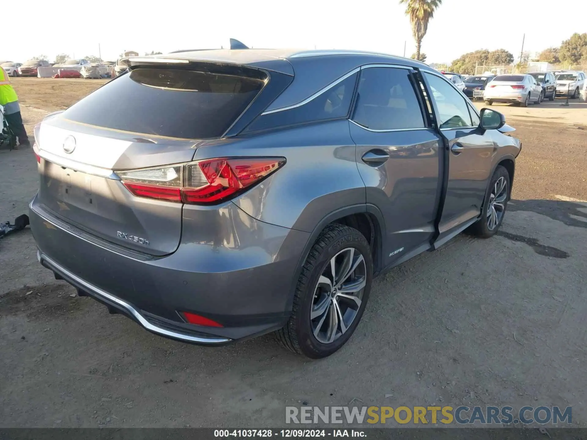 4 Photograph of a damaged car 2T2HGMDA4LC051841 LEXUS RX 450H 2020