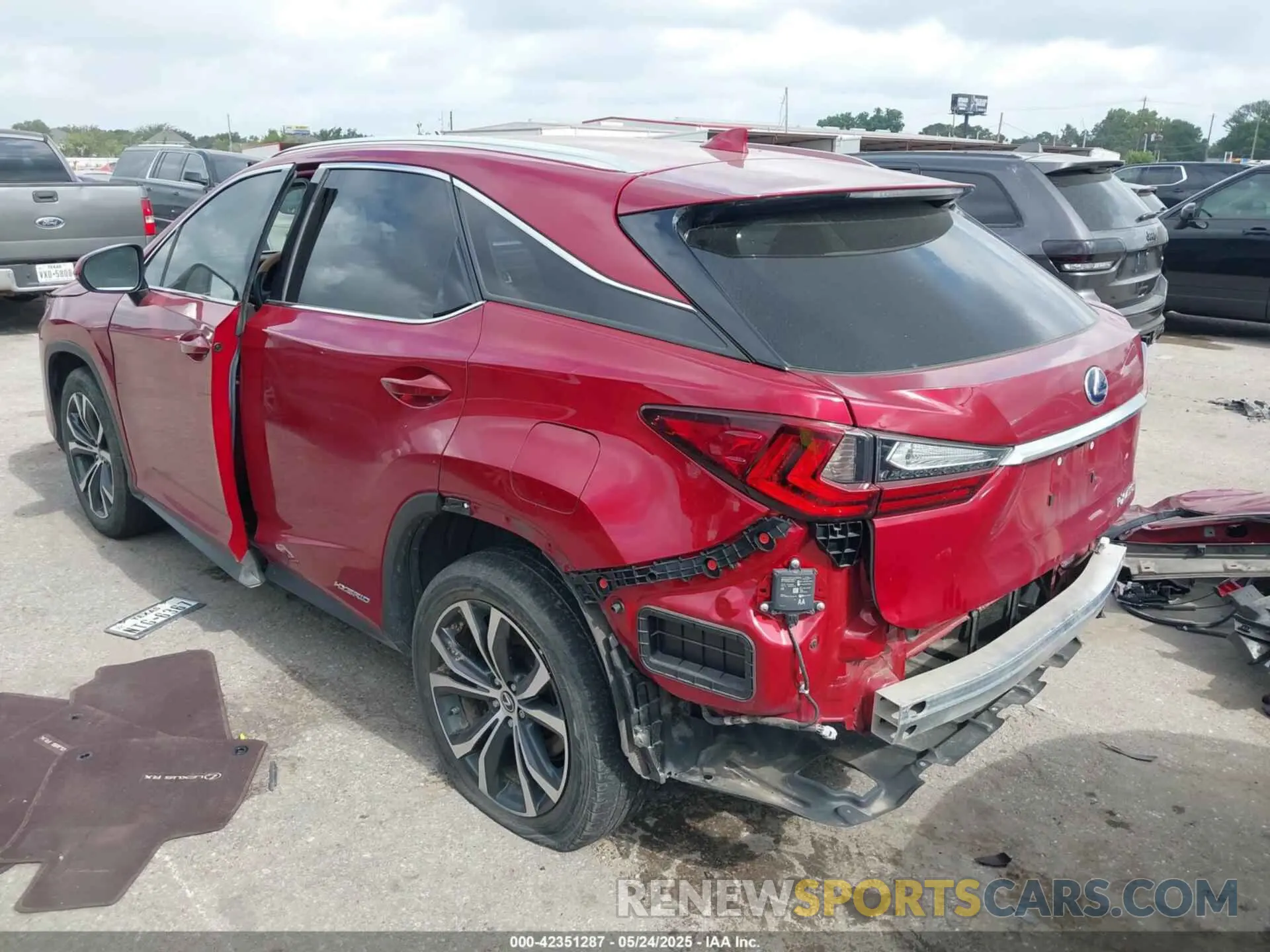 3 Photograph of a damaged car 2T2HGMDA8LC056606 LEXUS RX 450H 2020