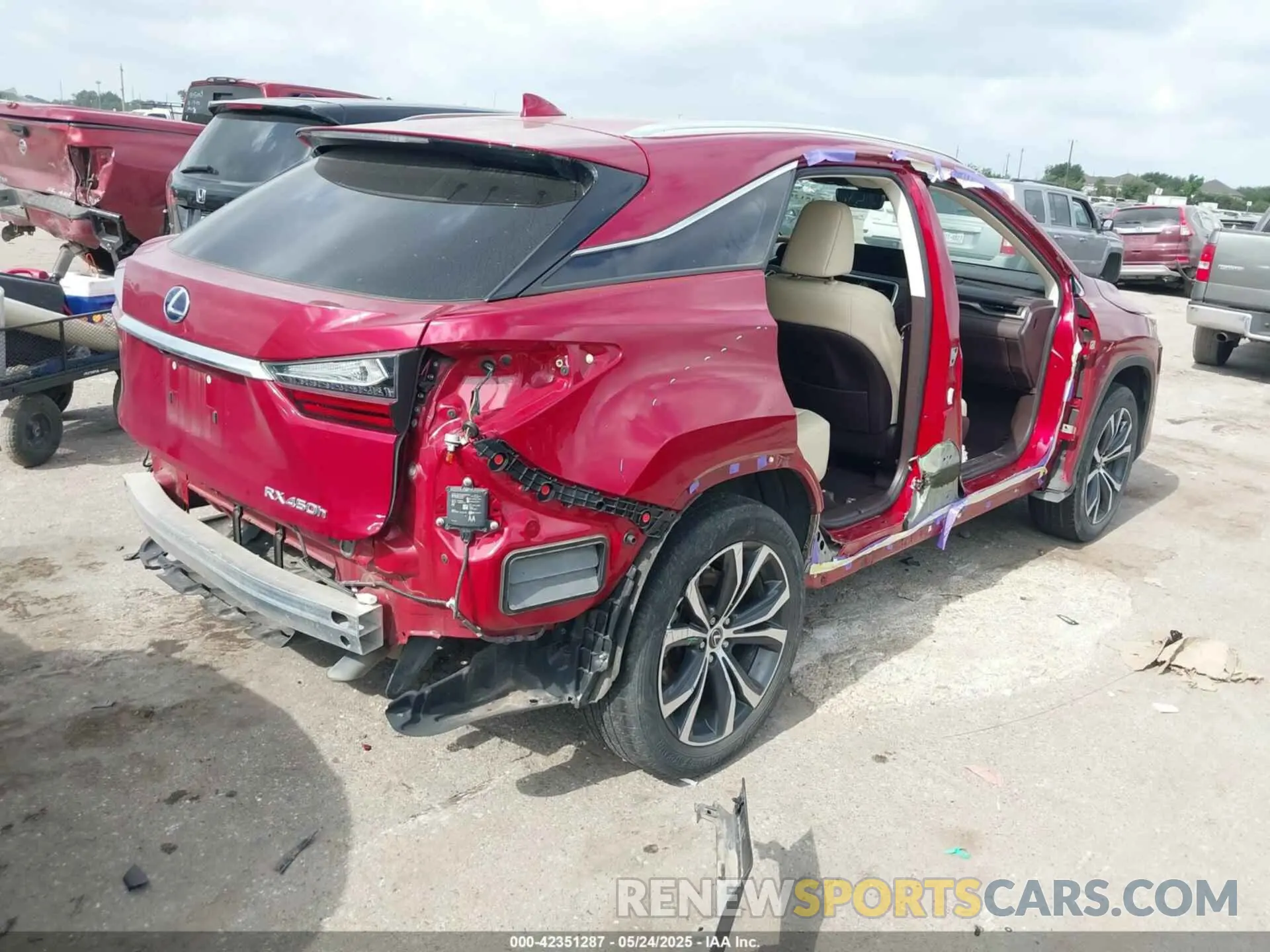 4 Photograph of a damaged car 2T2HGMDA8LC056606 LEXUS RX 450H 2020