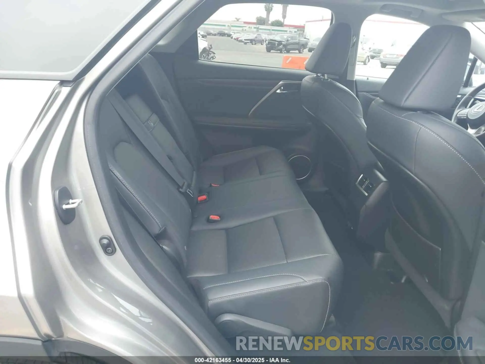 8 Фотография поврежденного автомобиля 2T2HGMDA3MC060208 LEXUS RX 450H 2021
