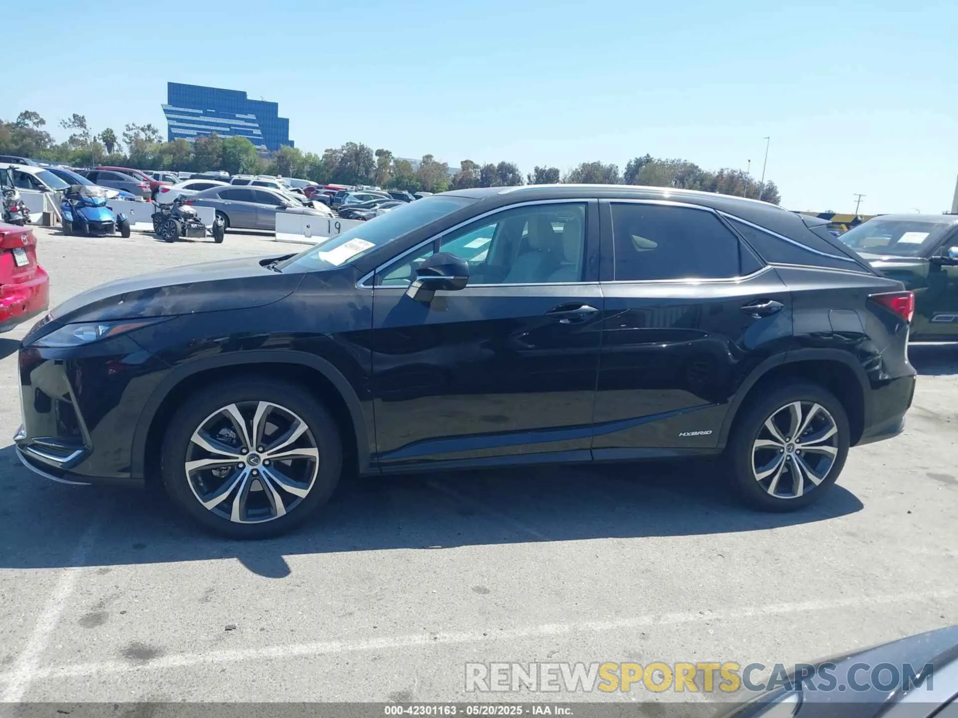 14 Photograph of a damaged car 2T2HGMDA8NC092914 LEXUS RX 450H 2022