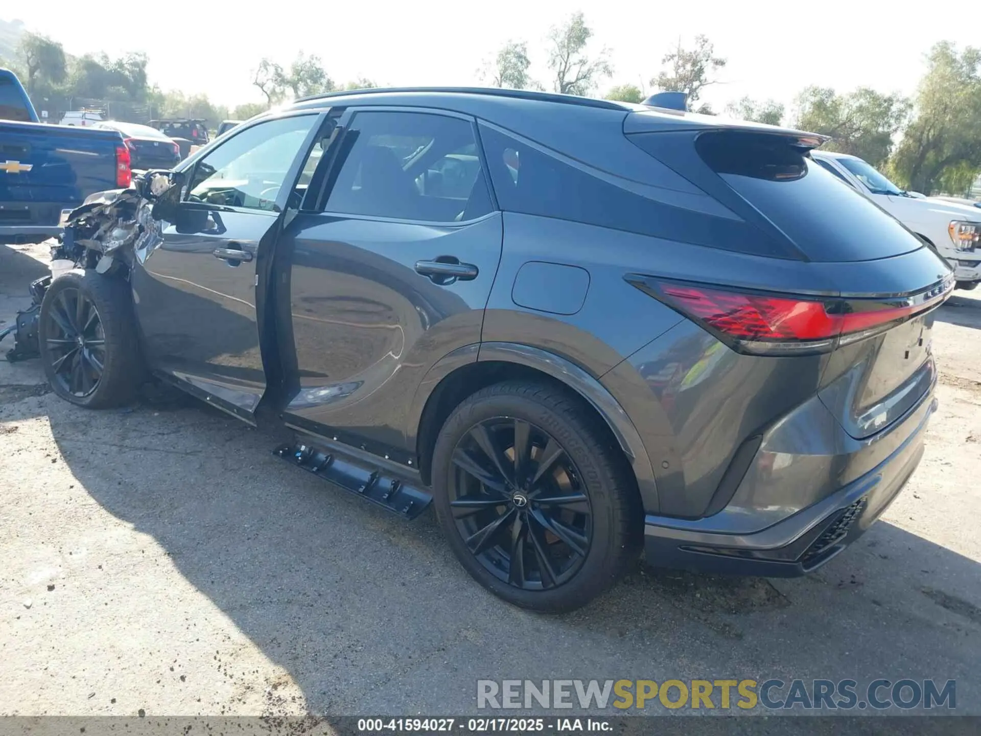3 Фотография поврежденного автомобиля 2T2BCMEA4RC019562 LEXUS RX 500H 2024