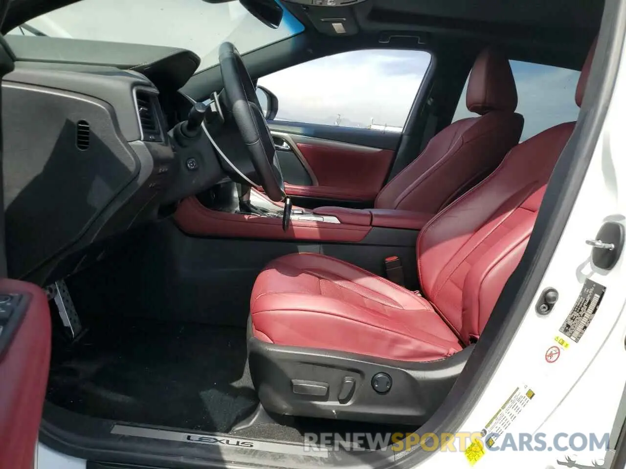 7 Фотография поврежденного автомобиля 2T2BZMCA3KC186261 LEXUS RX350 2019