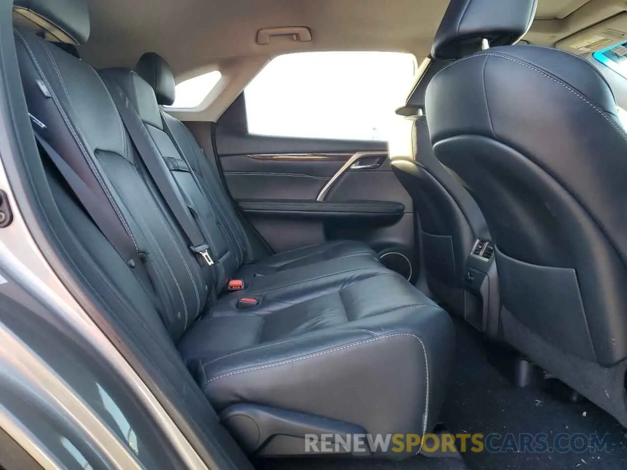 11 Фотография поврежденного автомобиля 2T2BZMCA4KC185717 LEXUS RX350 2019