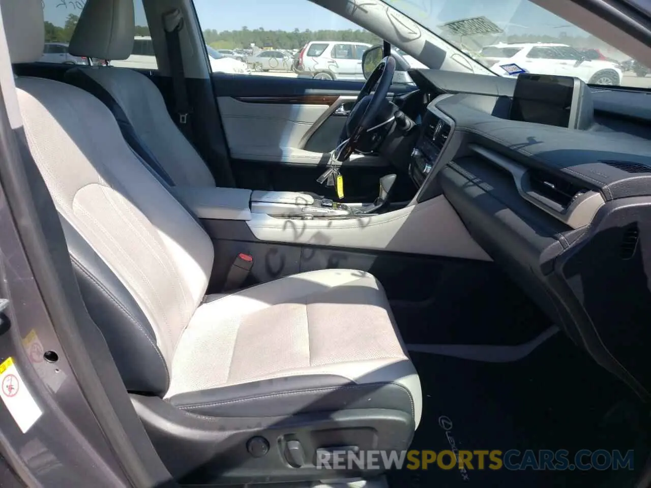 5 Photograph of a damaged car 2T2ZZMCA0KC135797 LEXUS RX350 2019
