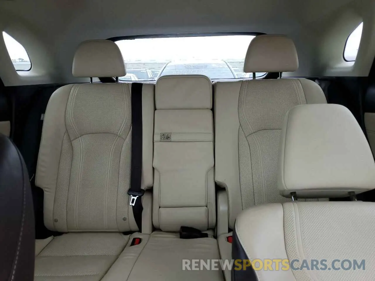 10 Photograph of a damaged car 2T2ZZMCA9KC136625 LEXUS RX350 2019