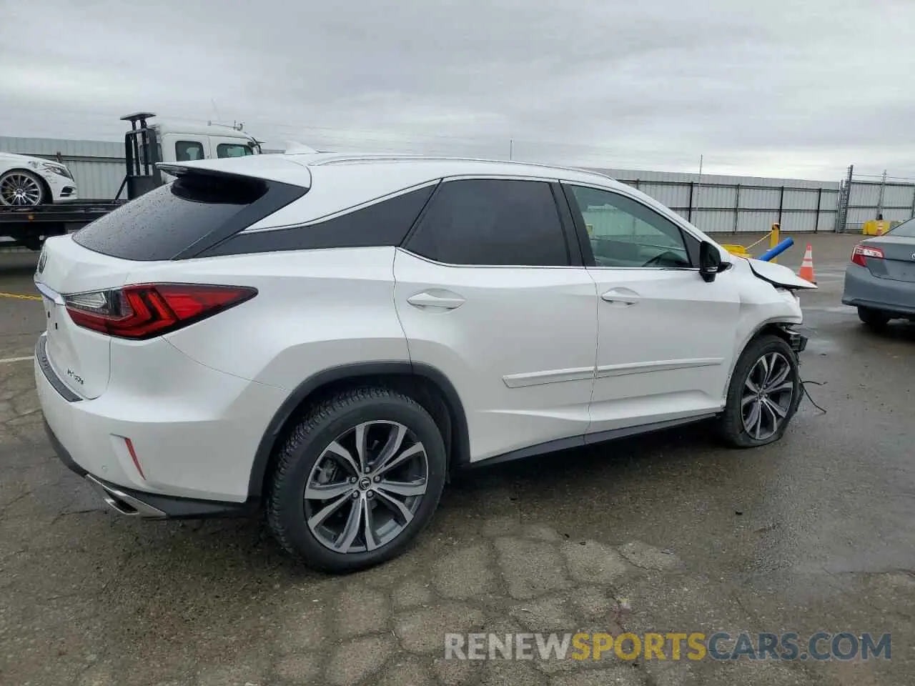 3 Фотография поврежденного автомобиля JTJBZMCA2K2040739 LEXUS RX350 2019