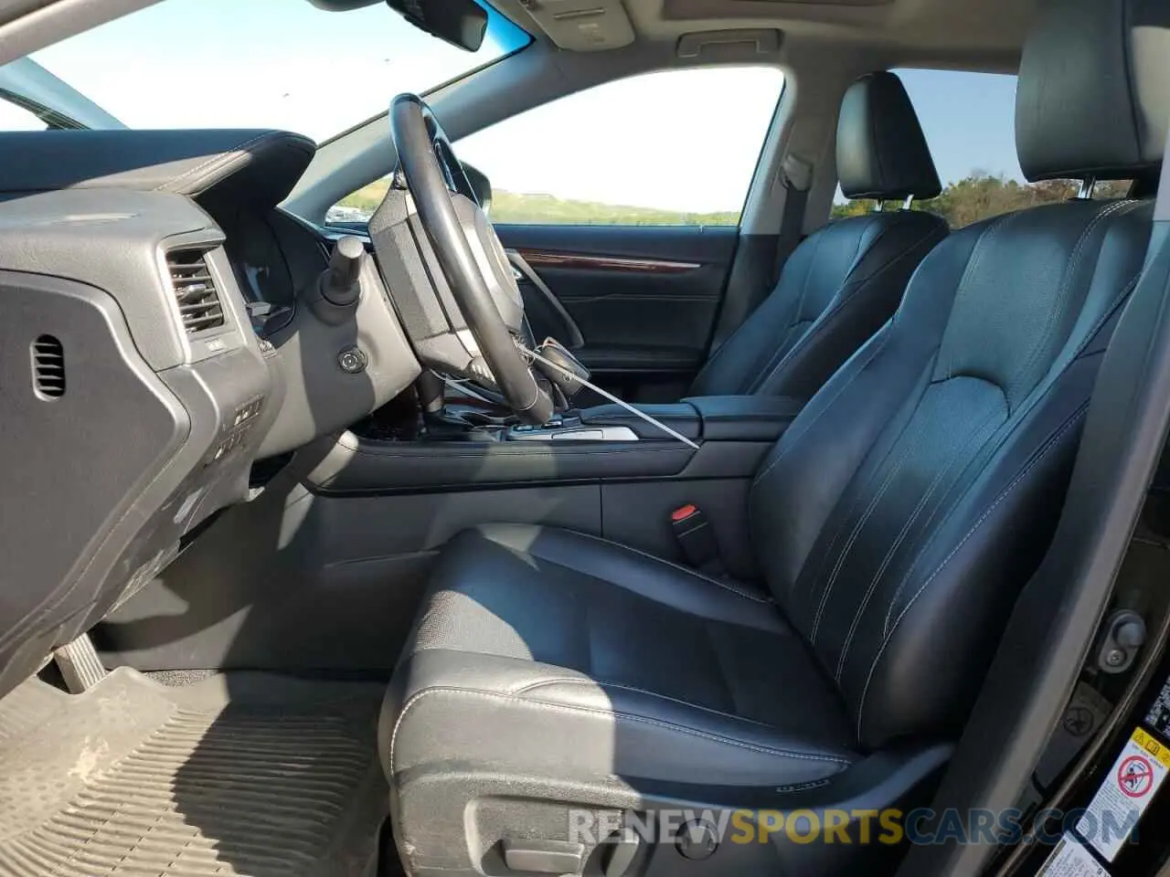 7 Фотография поврежденного автомобиля JTJBZMCA9K2042228 LEXUS RX350 2019